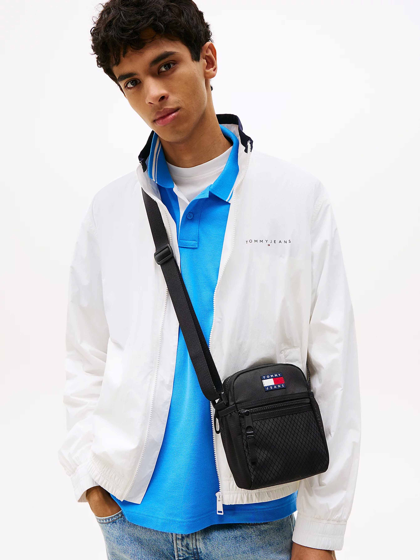 Сумки Tommy Hilfiger модель AM0AM13397-BDS Сумки Tommy Hilfiger модель AM0AM13397-BDS Фото