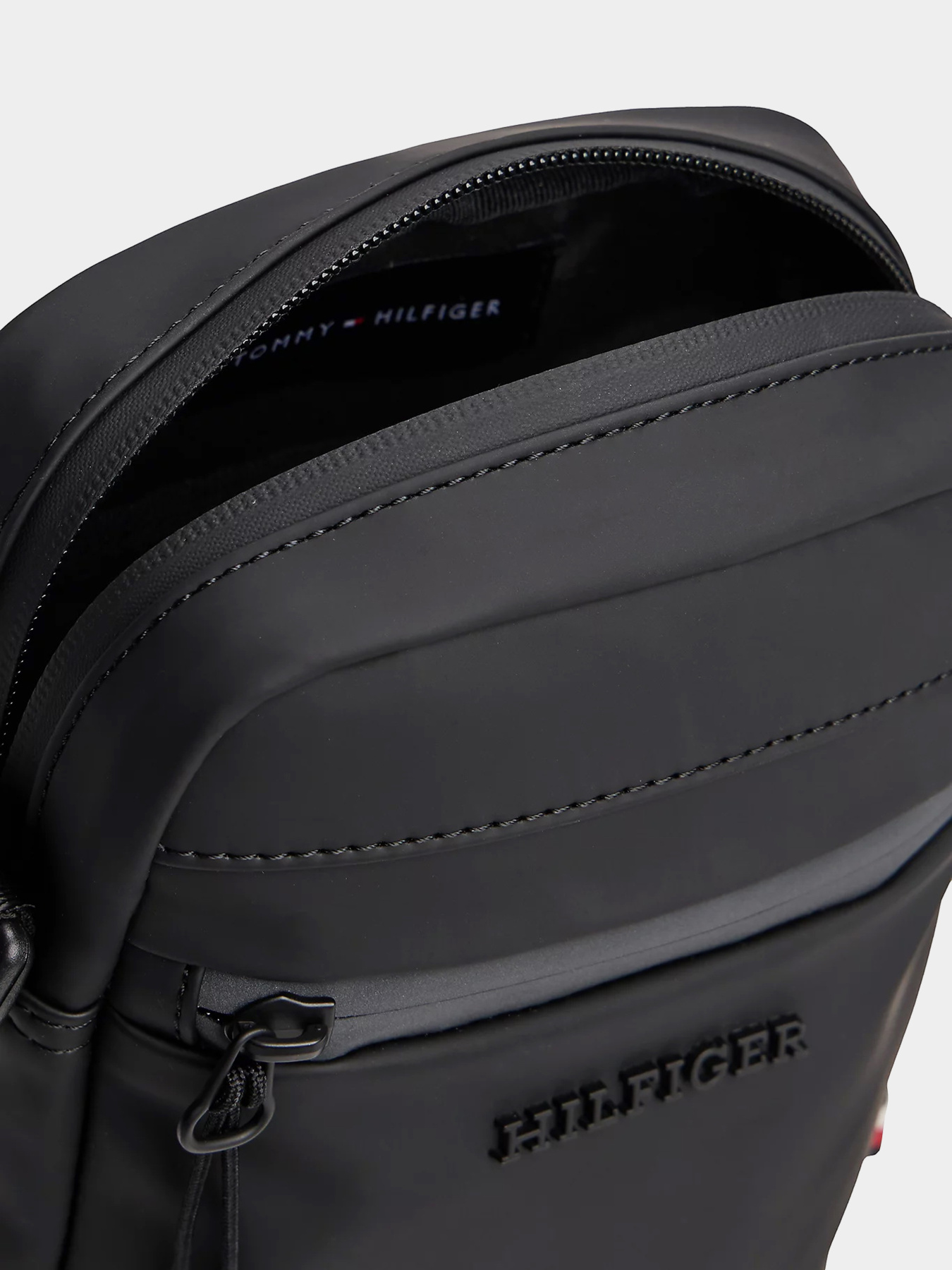 Сумки Tommy Hilfiger модель AM0AM13498-BDS Сумки Tommy Hilfiger модель AM0AM13498-BDS Фото