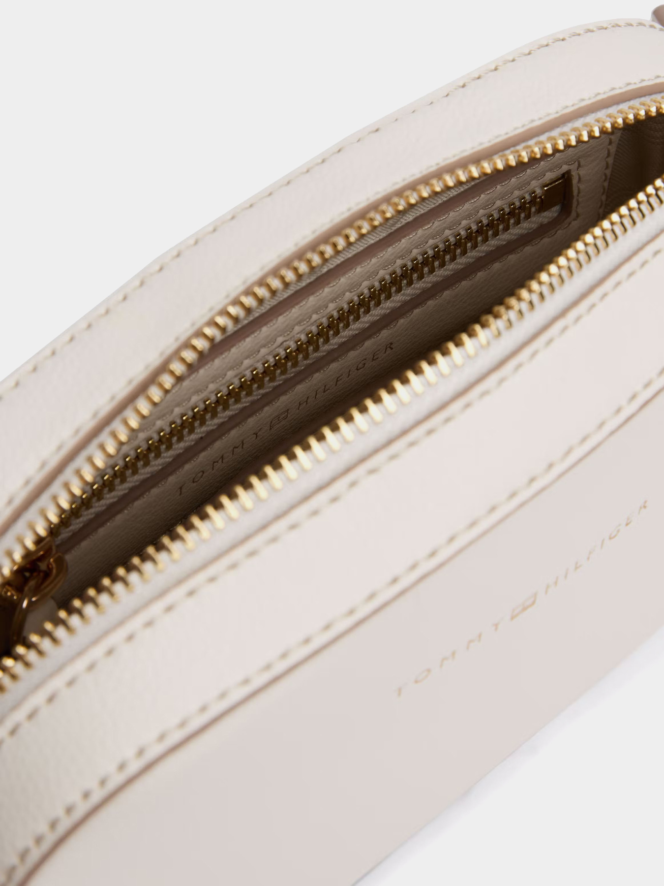 Сумки Tommy Hilfiger модель AW0AW17450-Z00 Фото