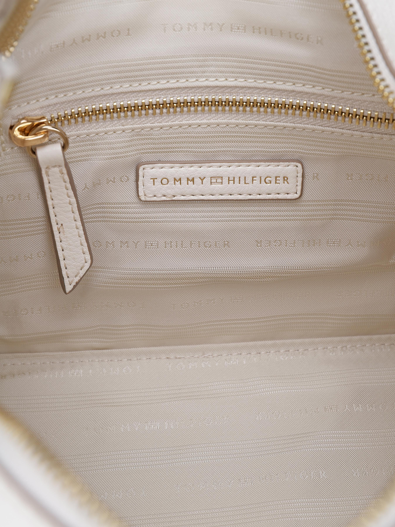 Сумки Tommy Hilfiger модель AW0AW17451-Z00 Сумки Tommy Hilfiger модель AW0AW17451-Z00 Фото