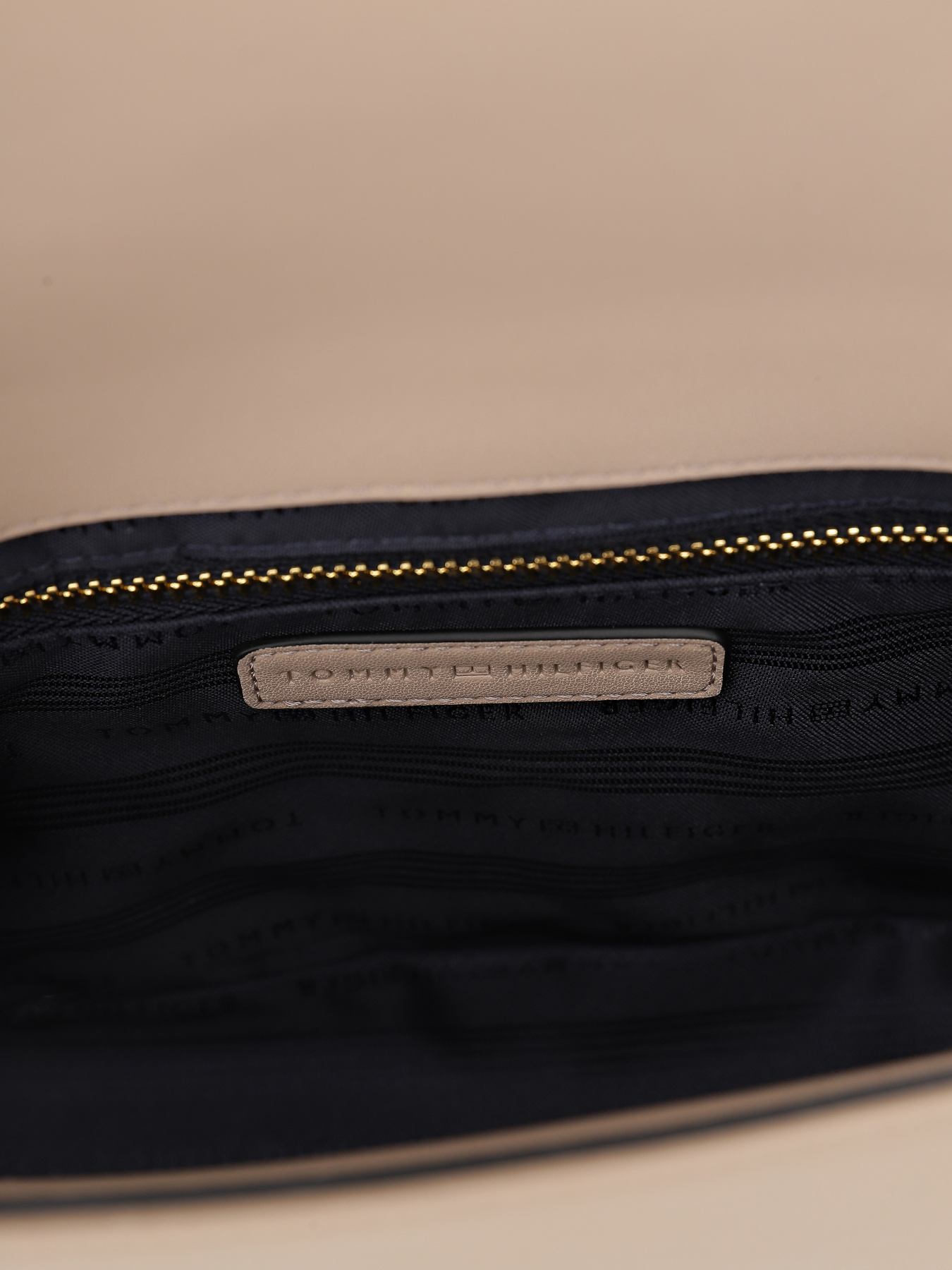 Сумки Tommy Hilfiger модель AW0AW17454-AFE Фото