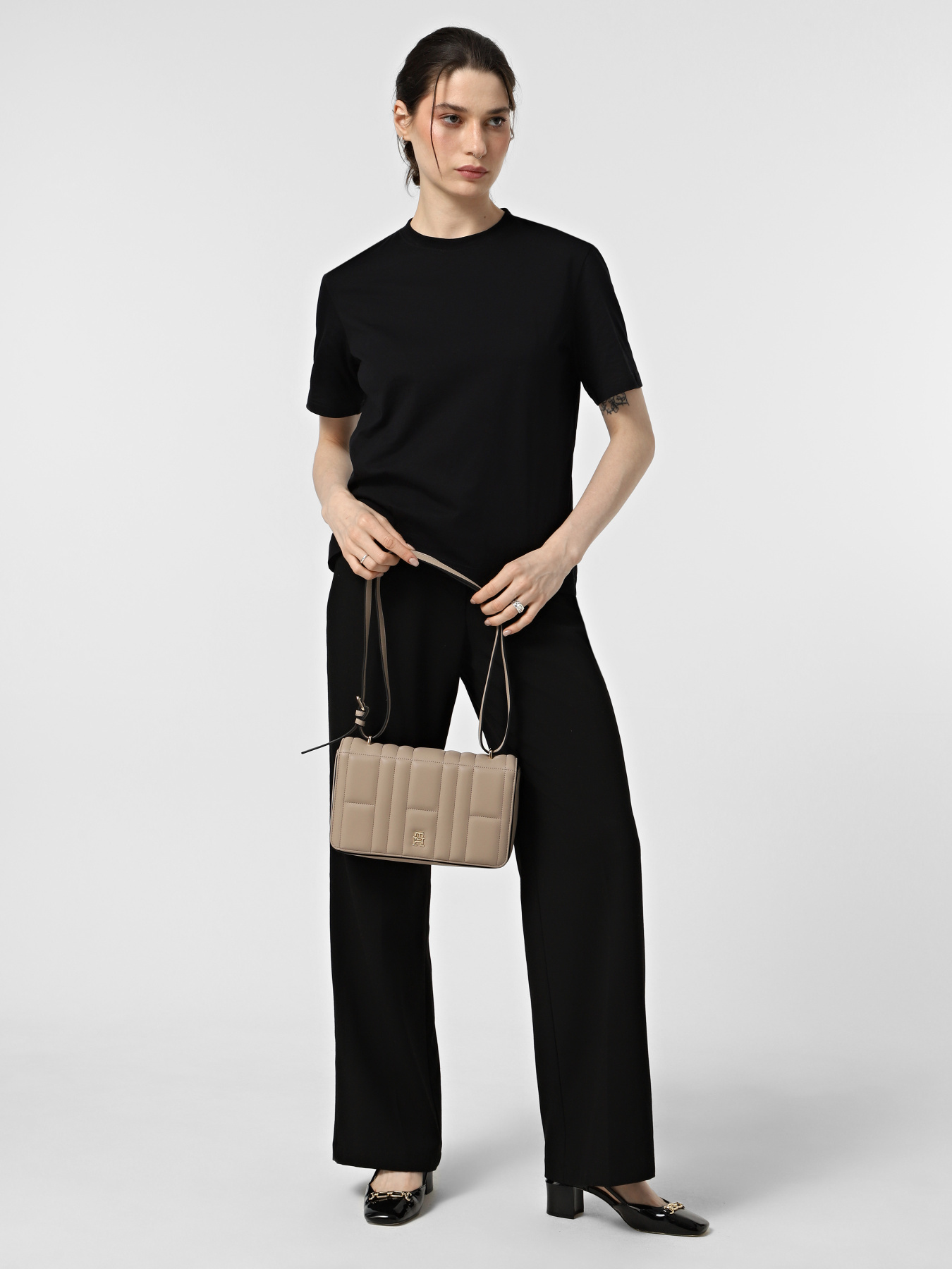 Сумки Tommy Hilfiger модель AW0AW17454-AFE Фото