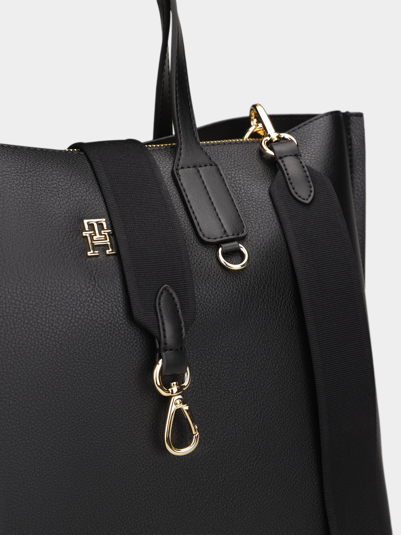 Сумки Tommy Hilfiger модель AW0AW17463-BDS Сумки Tommy Hilfiger модель AW0AW17463-BDS Фото