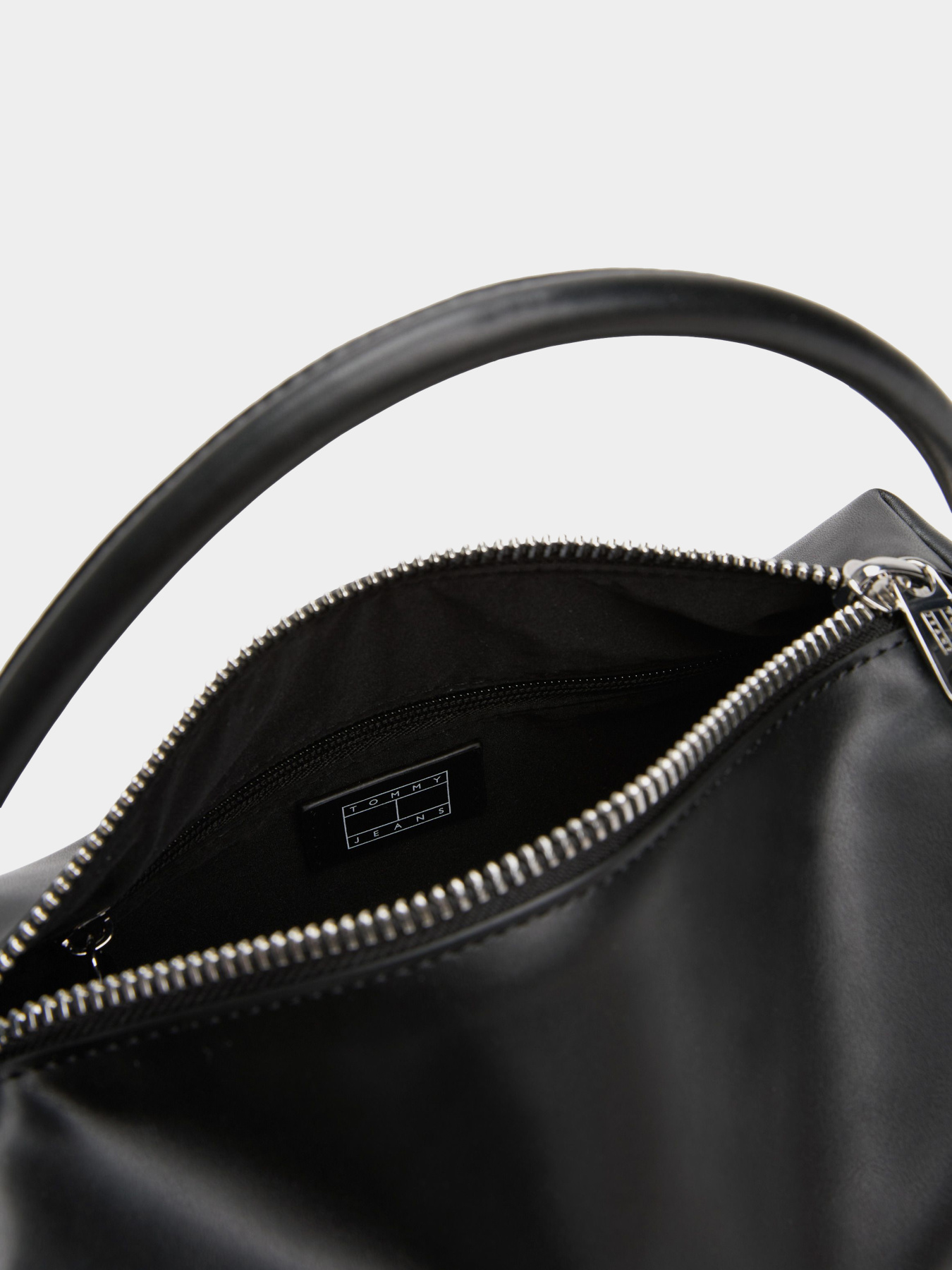 Сумки Tommy Hilfiger модель AW0AW17531-BDS Сумки Tommy Hilfiger модель AW0AW17531-BDS Фото