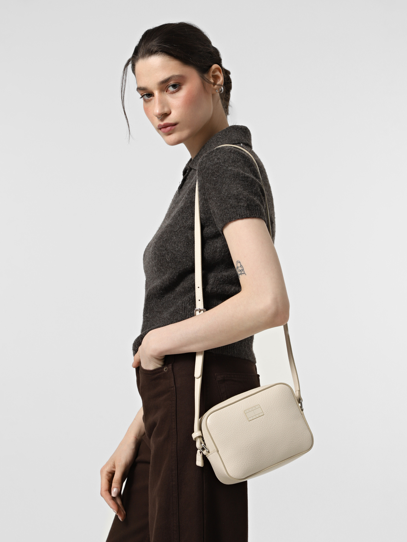 Сумки Tommy Hilfiger модель AW0AW17543-ACG Сумки Tommy Hilfiger модель AW0AW17543-ACG Фото