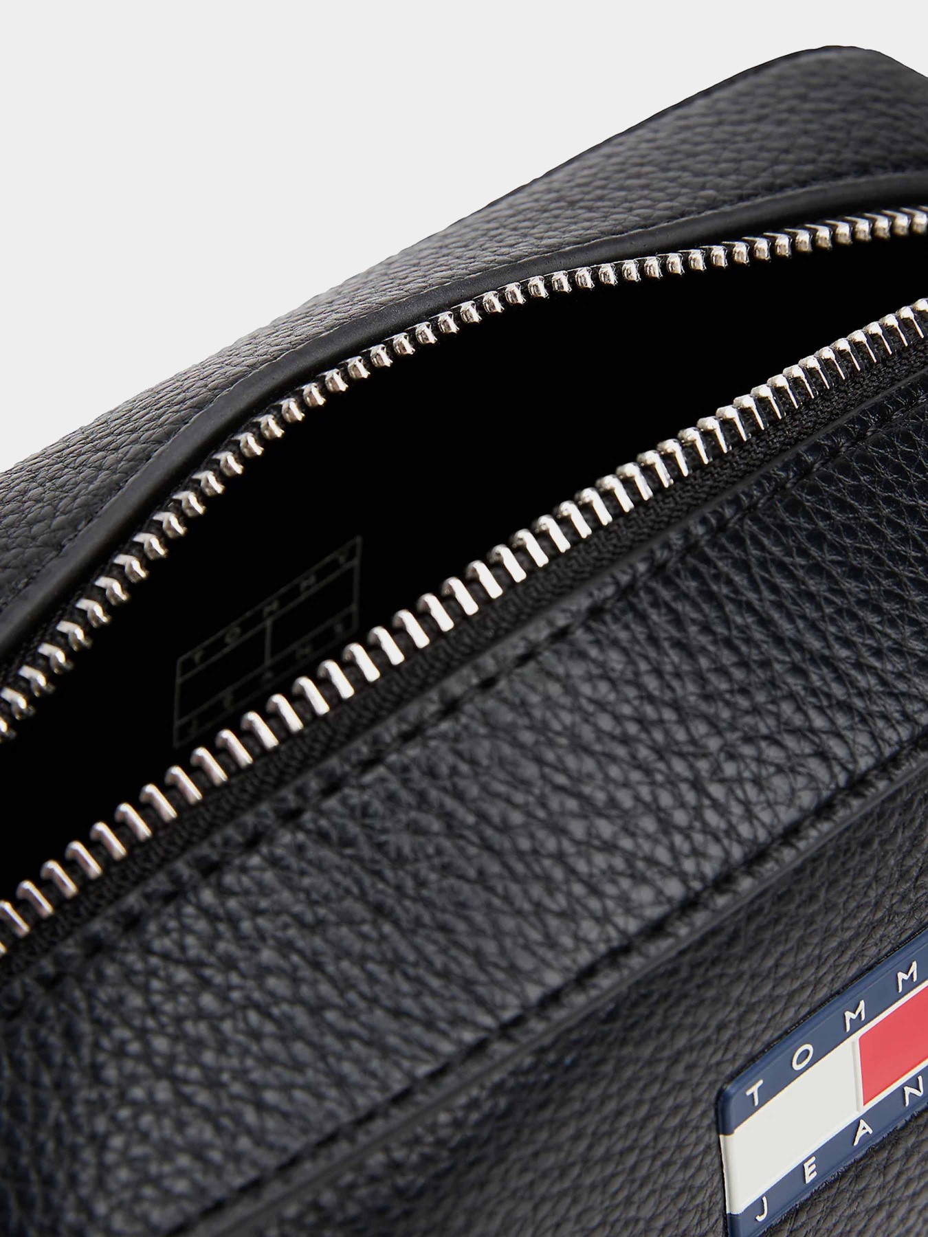 Сумки Tommy Hilfiger модель AW0AW17543-BDS Сумки Tommy Hilfiger модель AW0AW17543-BDS Фото