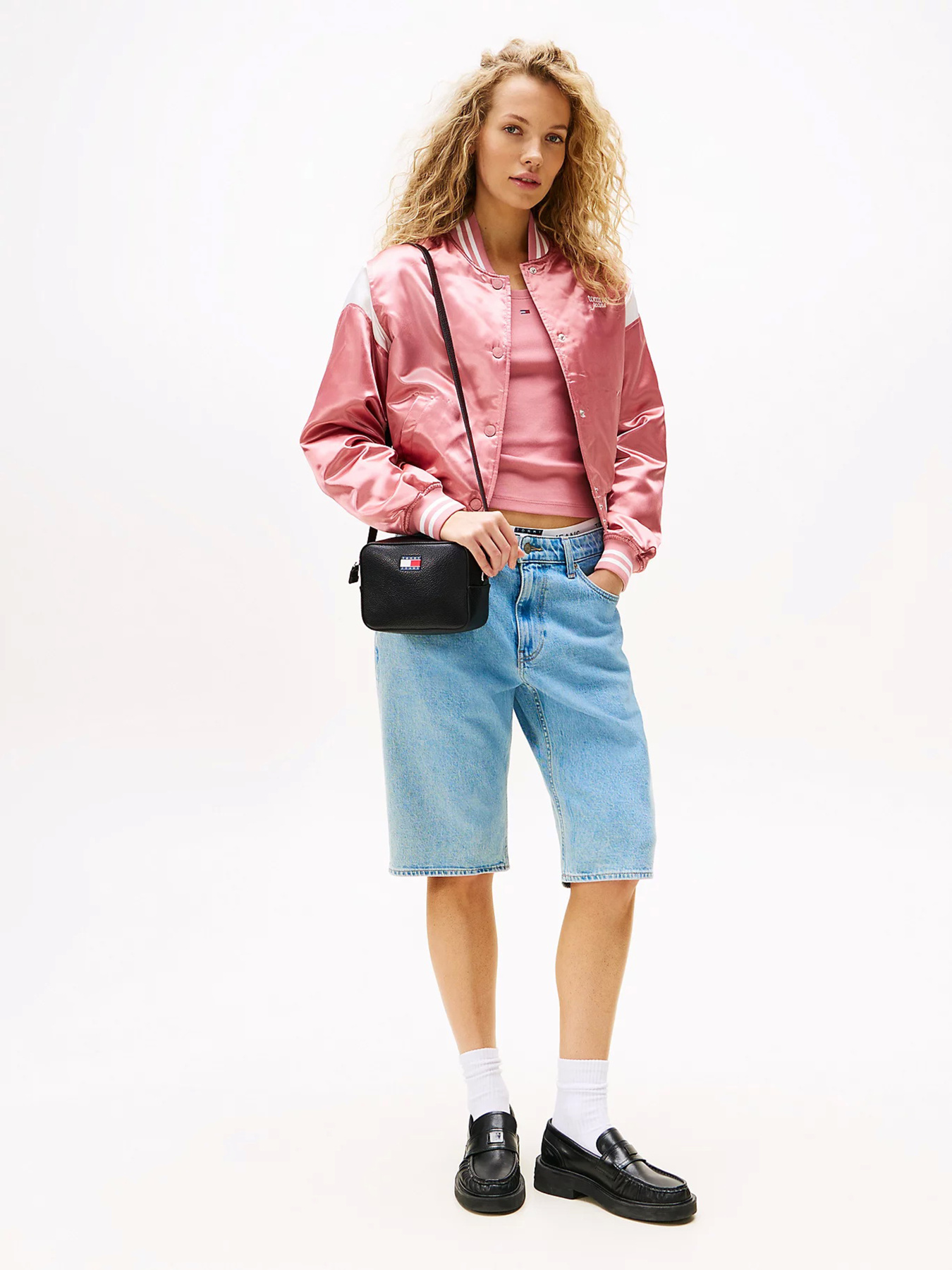 Сумки Tommy Hilfiger модель AW0AW17543-BDS Сумки Tommy Hilfiger модель AW0AW17543-BDS Фото