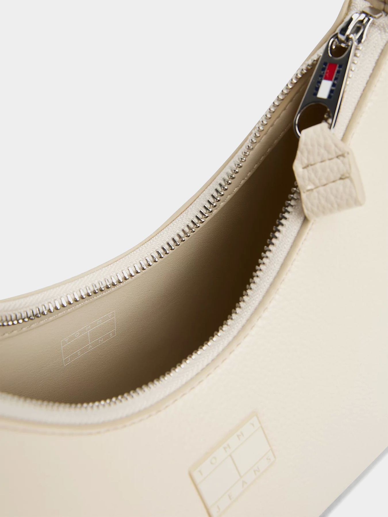 Сумки Tommy Hilfiger модель AW0AW17548-ACG Сумки Tommy Hilfiger модель AW0AW17548-ACG Фото