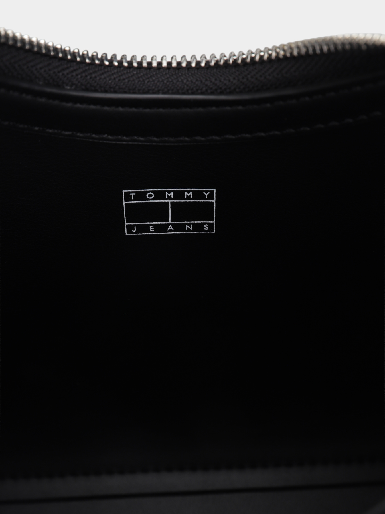 Сумки Tommy Hilfiger модель AW0AW17548-BDS Сумки Tommy Hilfiger модель AW0AW17548-BDS Фото