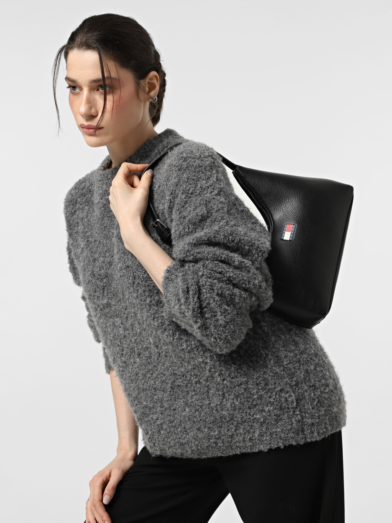 Сумки Tommy Hilfiger модель AW0AW17548-BDS Сумки Tommy Hilfiger модель AW0AW17548-BDS Фото