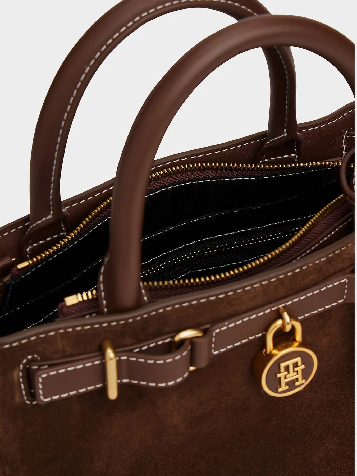 Сумки Tommy Hilfiger модель AW0AW18202-GV0 Сумки Tommy Hilfiger модель AW0AW18202-GV0 Фото
