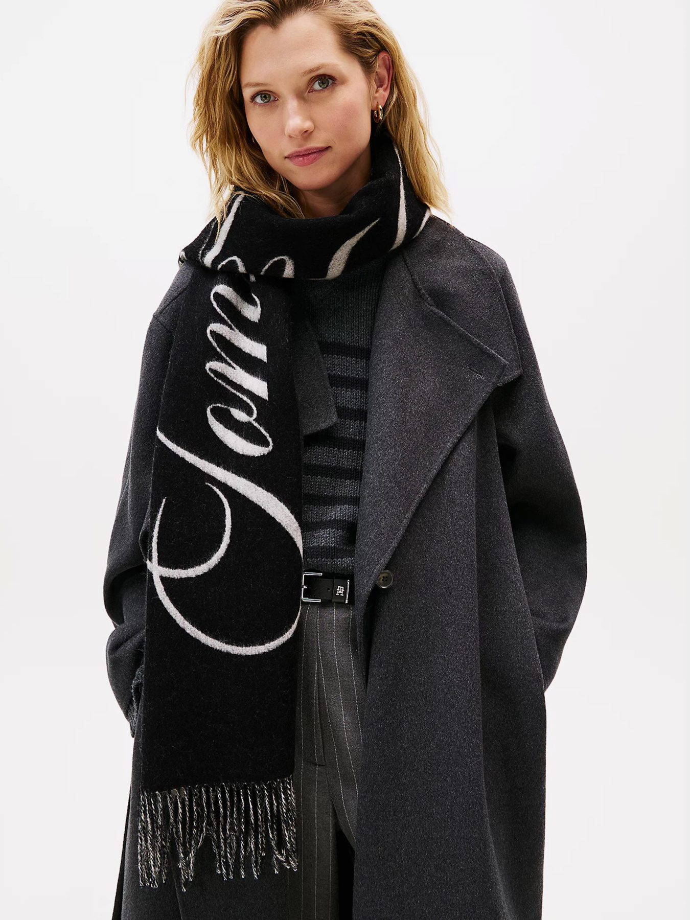 Шарфы и платки Tommy Hilfiger модель AW0AW17786-BDS Фото