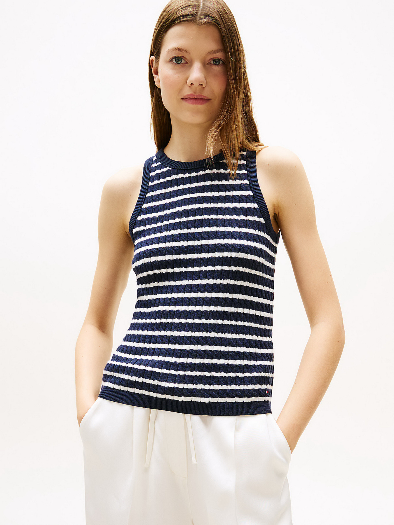 Футболки и поло Tommy Hilfiger модель WW0WW45706-0BB Футболки и поло Tommy Hilfiger модель WW0WW45706-0BB Фото