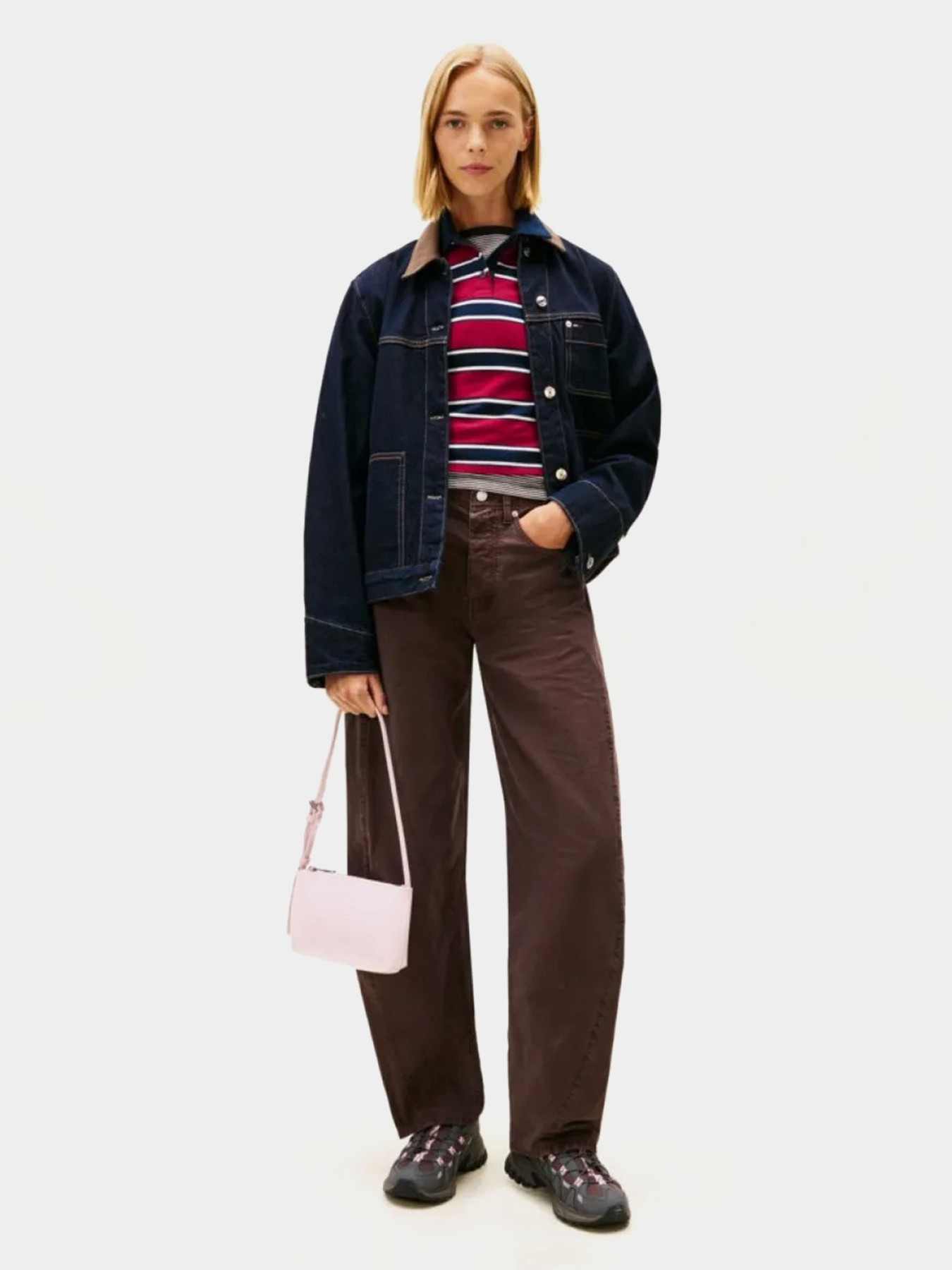 Сумки Tommy Hilfiger TJW MUST SHOULDER BAG модель AW0AW17866-TON Сумки Tommy Hilfiger TJW MUST SHOULDER BAG модель AW0AW17866-TON Фото
