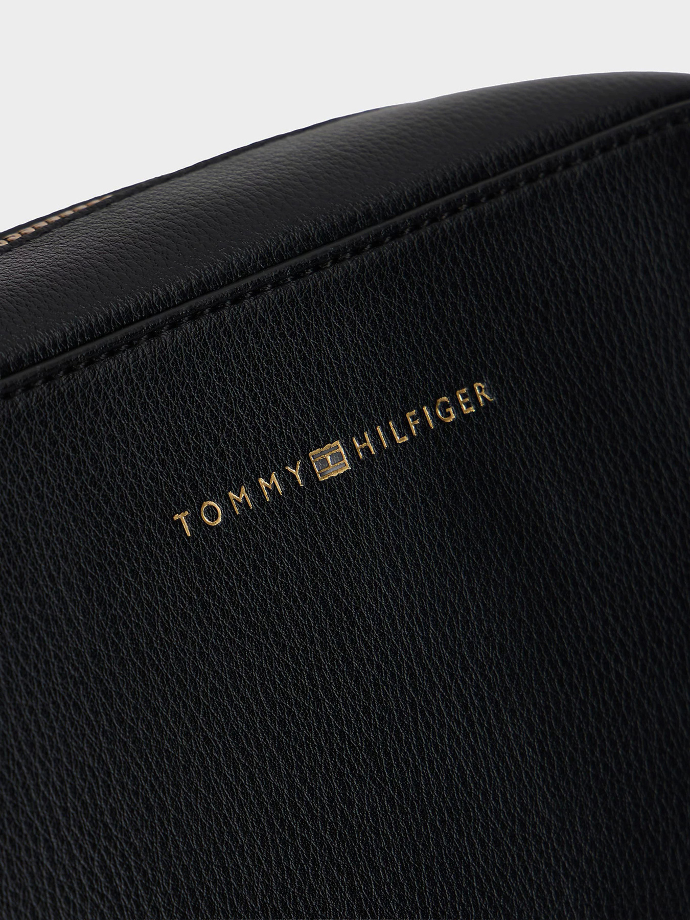 Сумки Tommy Hilfiger TH LOGO CAMERA BAG модель AW0AW18115-BDS Сумки Tommy Hilfiger TH LOGO CAMERA BAG модель AW0AW18115-BDS Фото