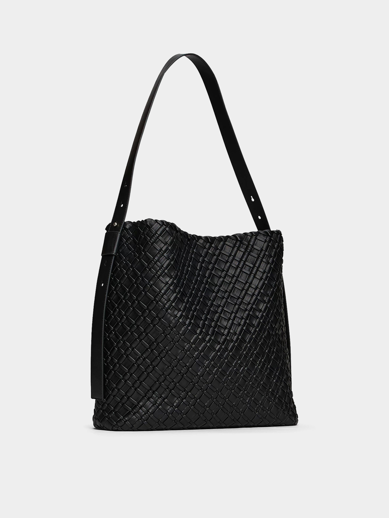 Сумки Tommy Hilfiger TH BRAIDED MAXI HOBO модель AW0AW18161-BDS Сумки Tommy Hilfiger TH BRAIDED MAXI HOBO модель AW0AW18161-BDS Фото