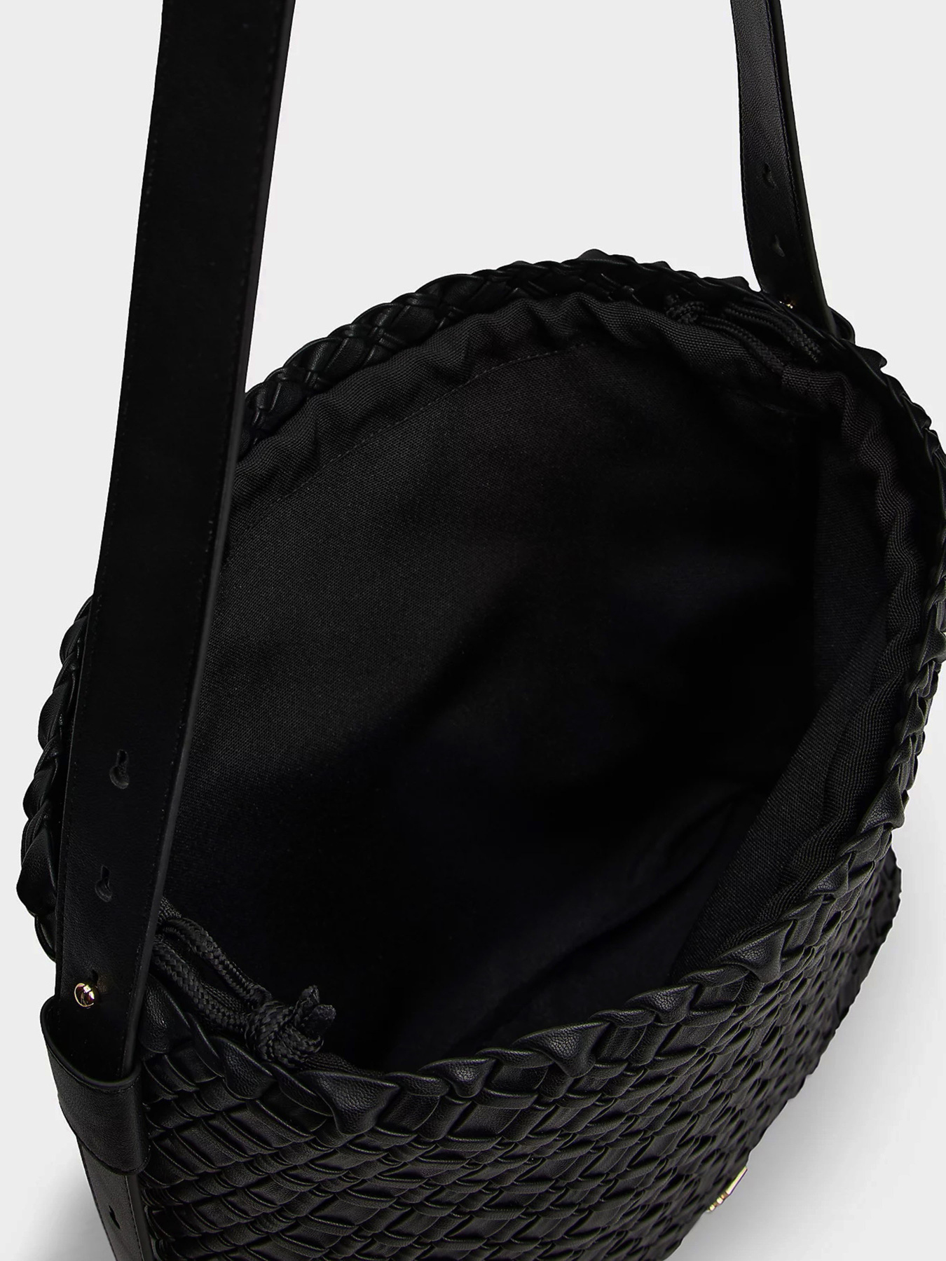 Сумки Tommy Hilfiger TH BRAIDED MAXI HOBO модель AW0AW18161-BDS Сумки Tommy Hilfiger TH BRAIDED MAXI HOBO модель AW0AW18161-BDS Фото