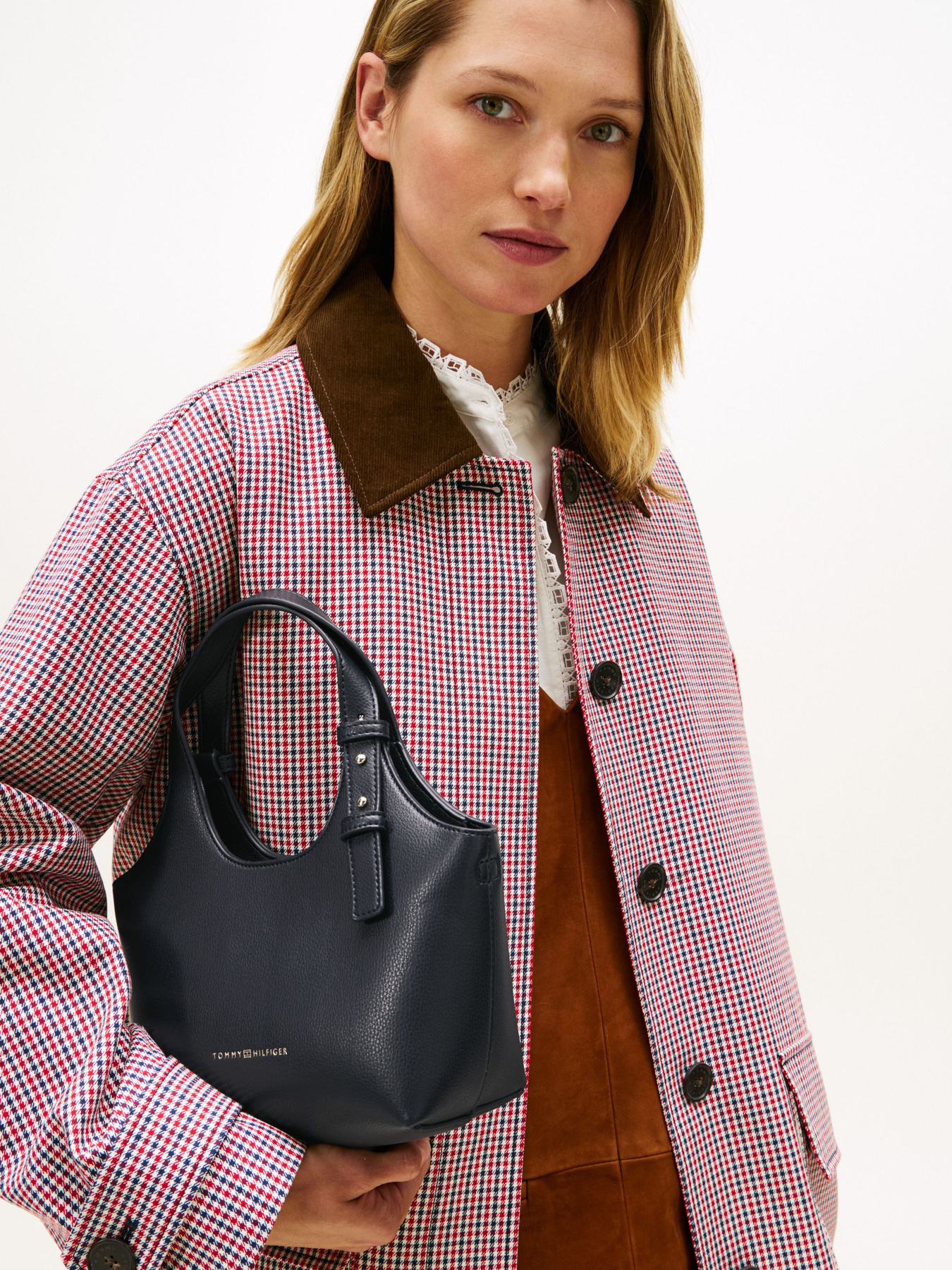 Сумки Tommy Hilfiger TH LOGO MINI TOTE модель AW0AW18281-DW6 Сумки Tommy Hilfiger TH LOGO MINI TOTE модель AW0AW18281-DW6 Фото