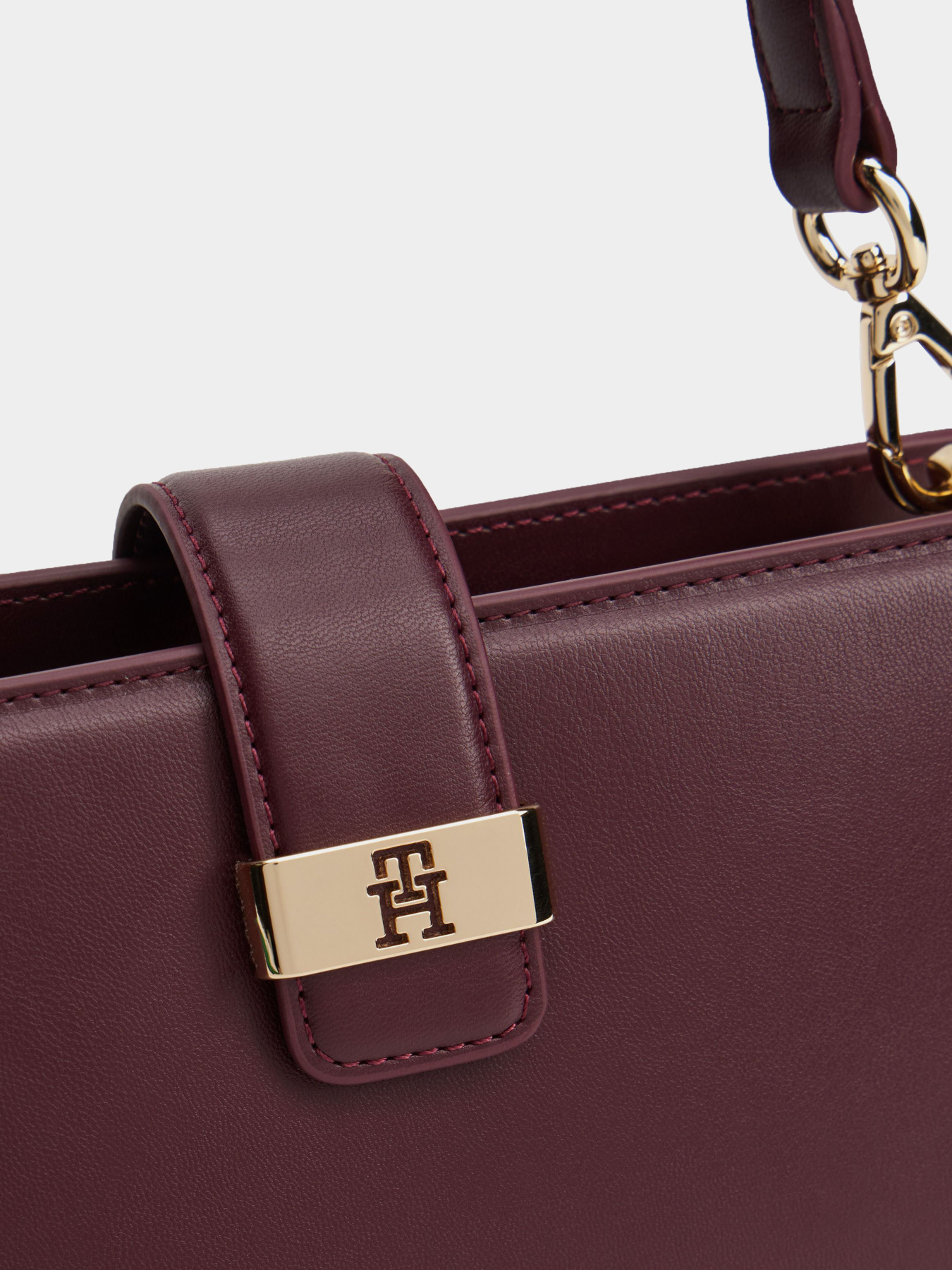 Сумки Tommy Hilfiger TH HERITAGE MINI SATCHEL модель AW0AW18286-XI8 Сумки Tommy Hilfiger TH HERITAGE MINI SATCHEL модель AW0AW18286-XI8 Фото