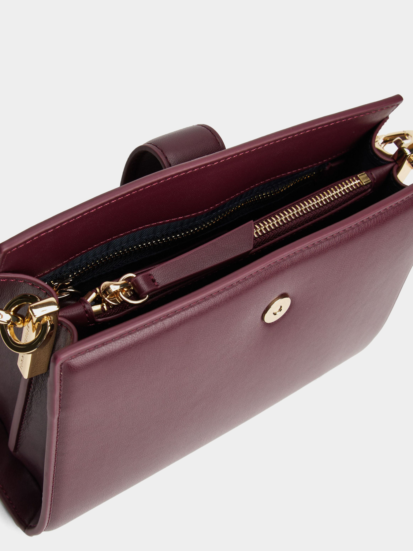 Сумки Tommy Hilfiger TH HERITAGE MINI SATCHEL модель AW0AW18286-XI8 Сумки Tommy Hilfiger TH HERITAGE MINI SATCHEL модель AW0AW18286-XI8 Фото