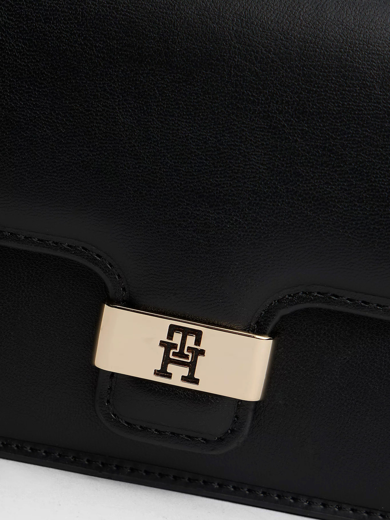 Сумки Tommy Hilfiger TH HERITAGE CLUTCH модель AW0AW18288-BDS Сумки Tommy Hilfiger TH HERITAGE CLUTCH модель AW0AW18288-BDS Фото
