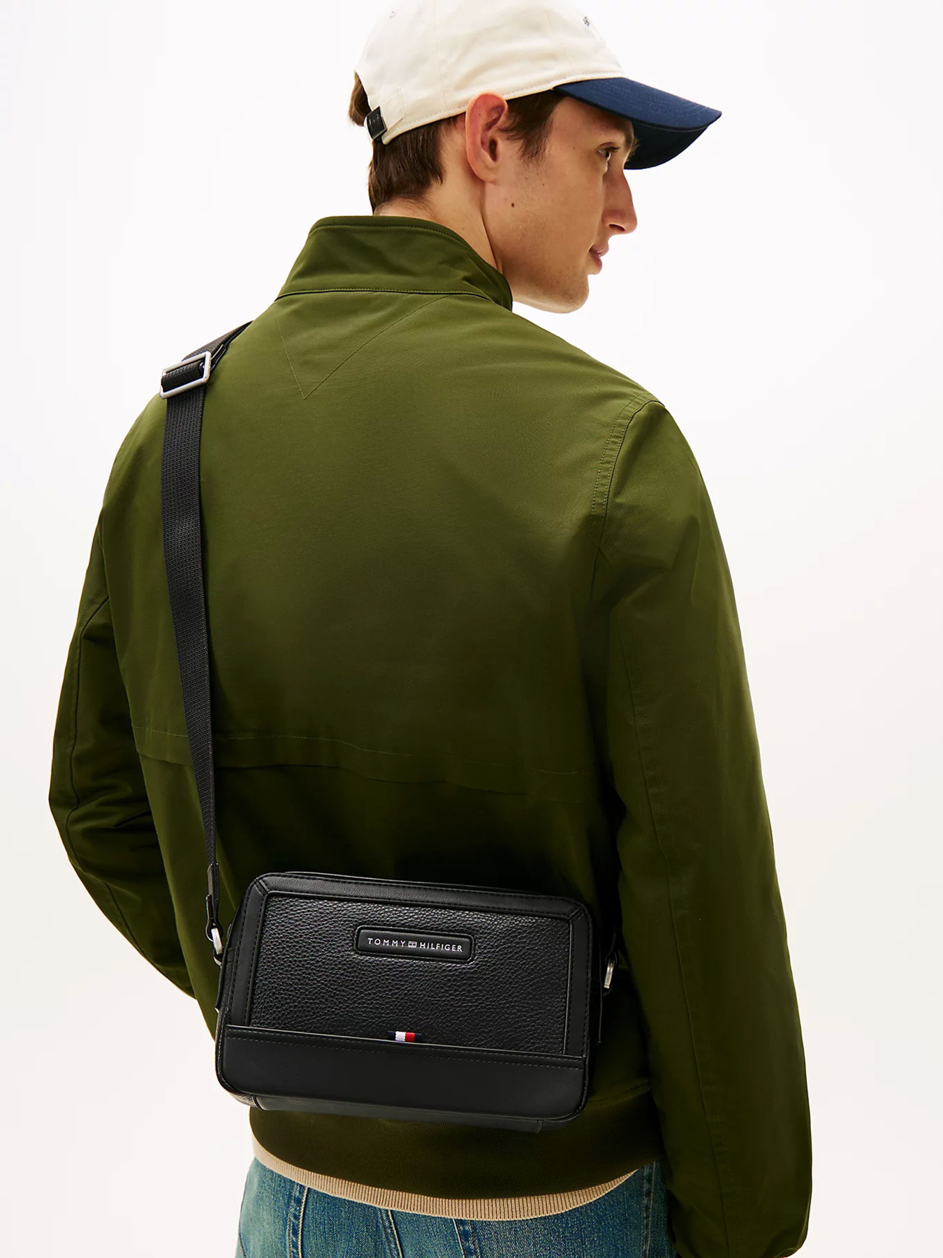 Сумки Tommy Hilfiger TH CENTRAL EW REPORTER модель AM0AM14030-BDS Фото