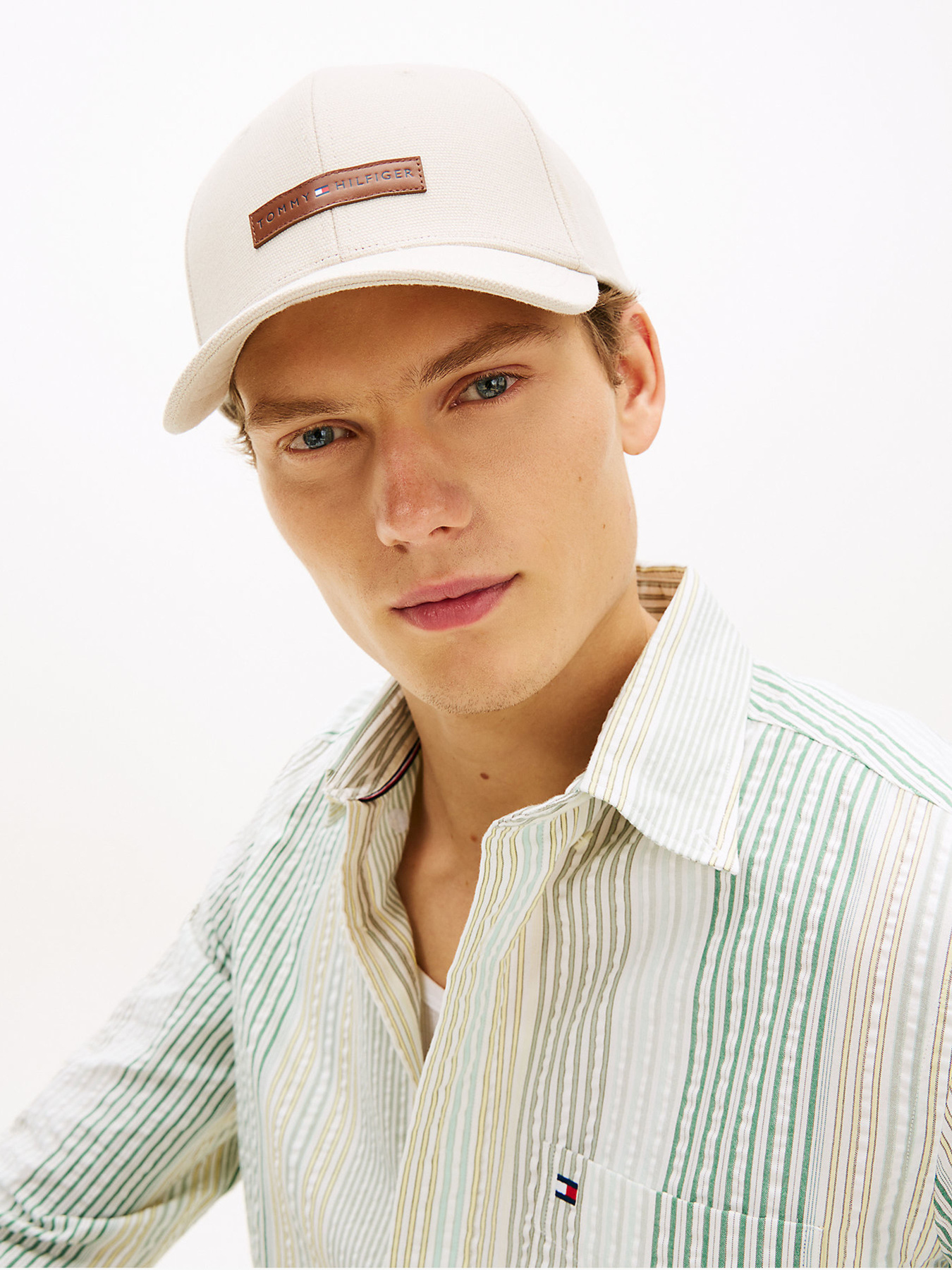 Шапки и кепки Tommy Hilfiger TH FOUNDATION CANVAS 6 PANEL C модель AM0AM14119-ACI Шапки и кепки Tommy Hilfiger TH FOUNDATION CANVAS 6 PANEL C модель AM0AM14119-ACI Фото
