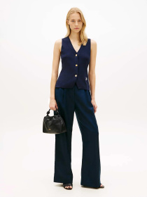 Сумки Tommy Hilfiger TH SOFT LEATHER MED CROSSOVER модель AW0AW18369-BDS Фото
