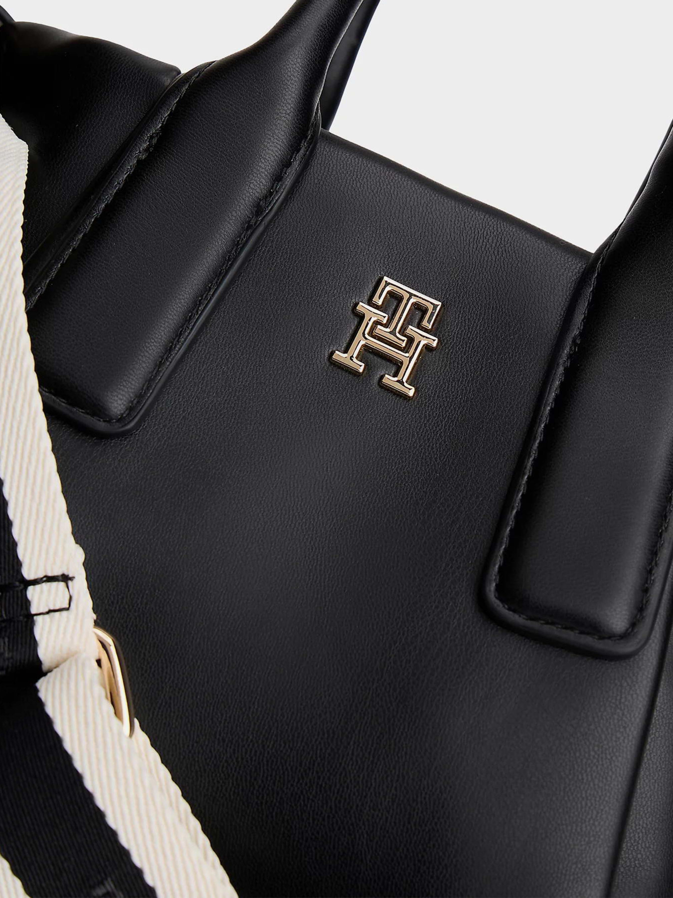 Сумки Tommy Hilfiger TH ESSENTIAL MINI TOTE модель AW0AW18371-BDS Сумки Tommy Hilfiger TH ESSENTIAL MINI TOTE модель AW0AW18371-BDS Фото