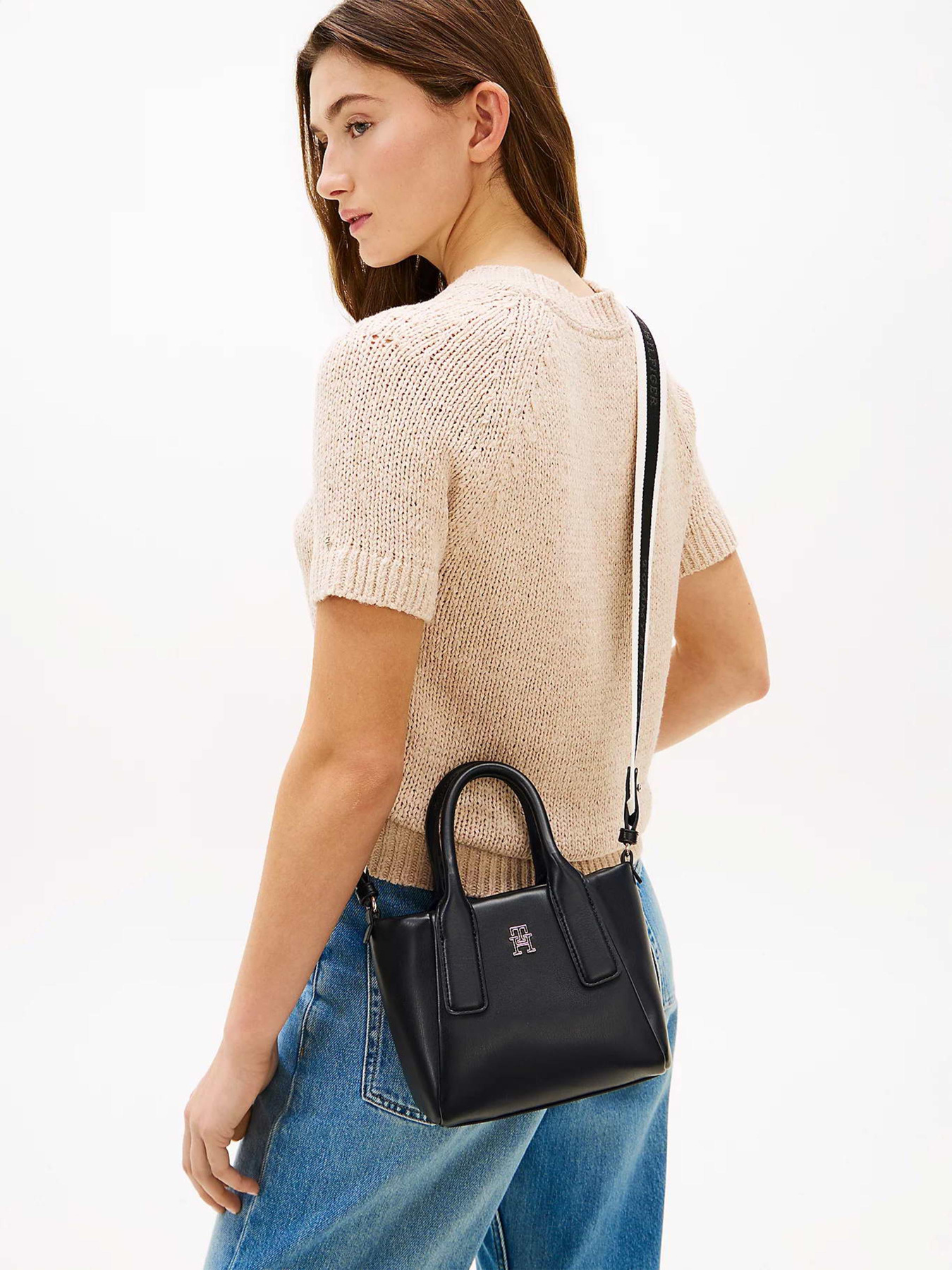 Сумки Tommy Hilfiger TH ESSENTIAL MINI TOTE модель AW0AW18371-BDS Сумки Tommy Hilfiger TH ESSENTIAL MINI TOTE модель AW0AW18371-BDS Фото