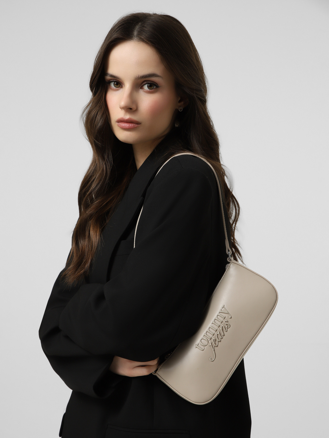 Сумки Tommy Hilfiger TJW MUST SHOULDER BAG модель AW0AW18449-AEP Фото