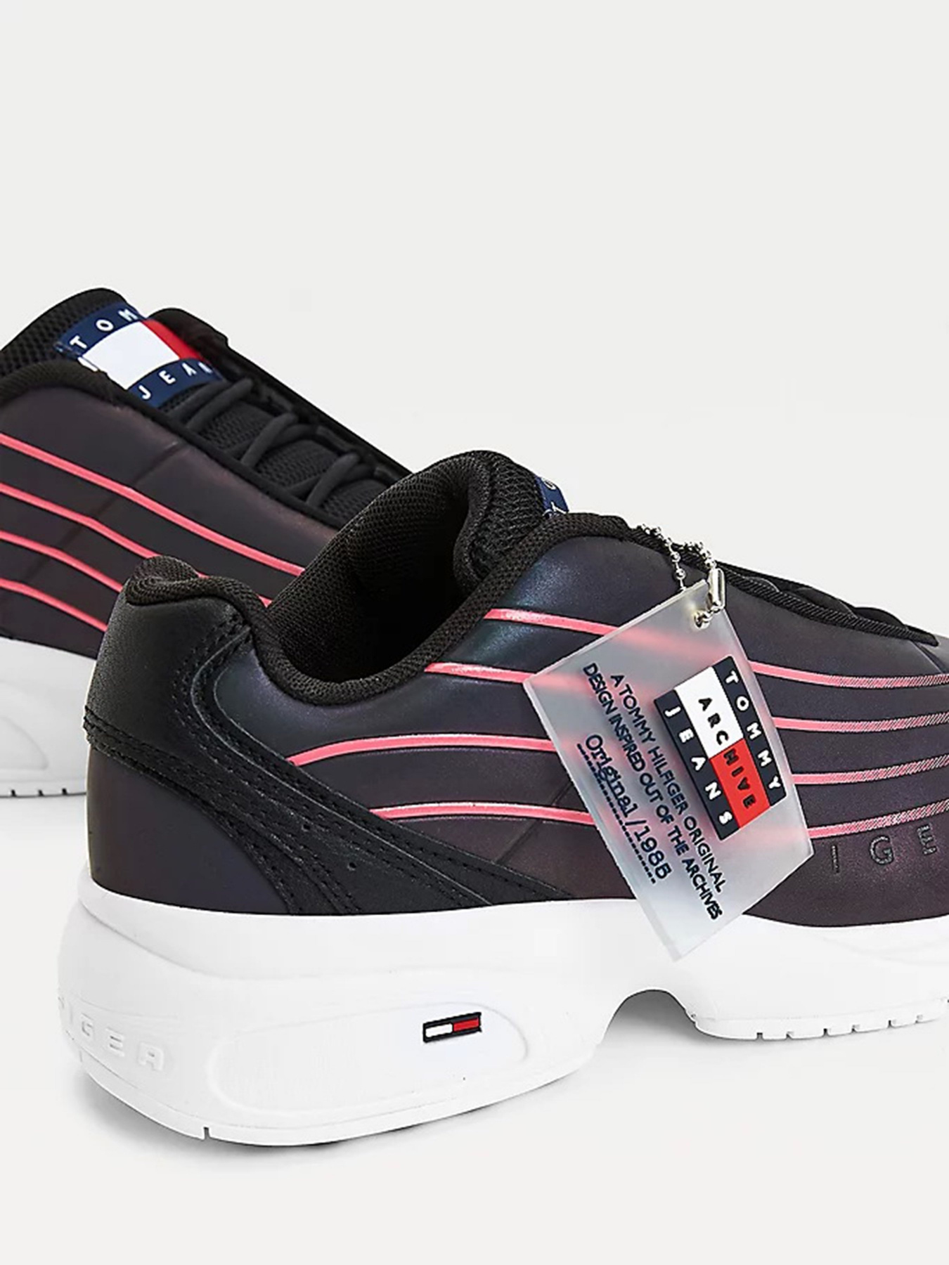 Кросівки Tommy Hilfiger REFLECTIVE HERITAGE модель EN0EN01500-0K8 Кросівки Tommy Hilfiger REFLECTIVE HERITAGE модель EN0EN01500-0K8 Фото
