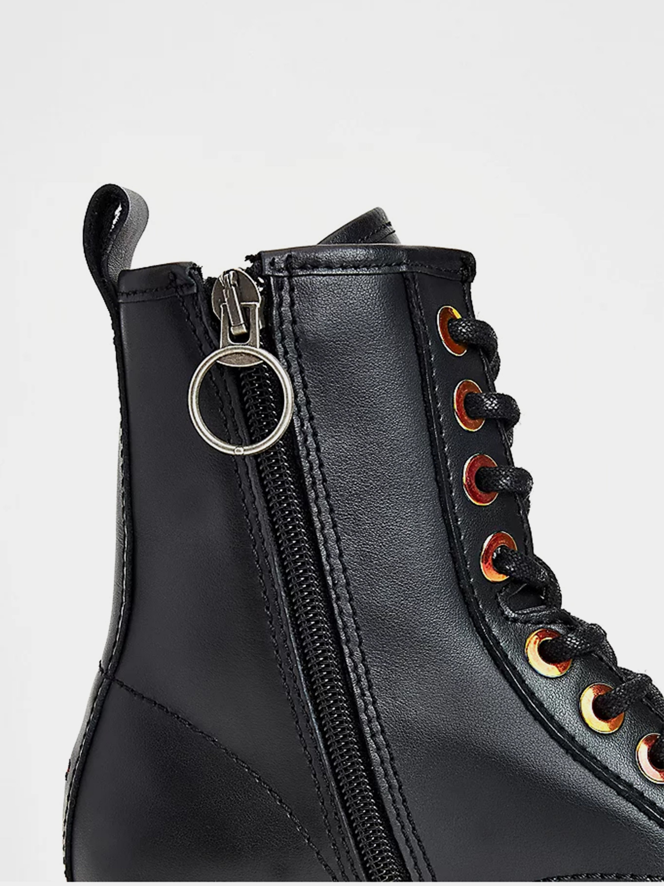 Ботинки и сапоги Tommy Hilfiger Badge Iridescent Eyelet Cleat модель EN0EN01580-BDS Фото