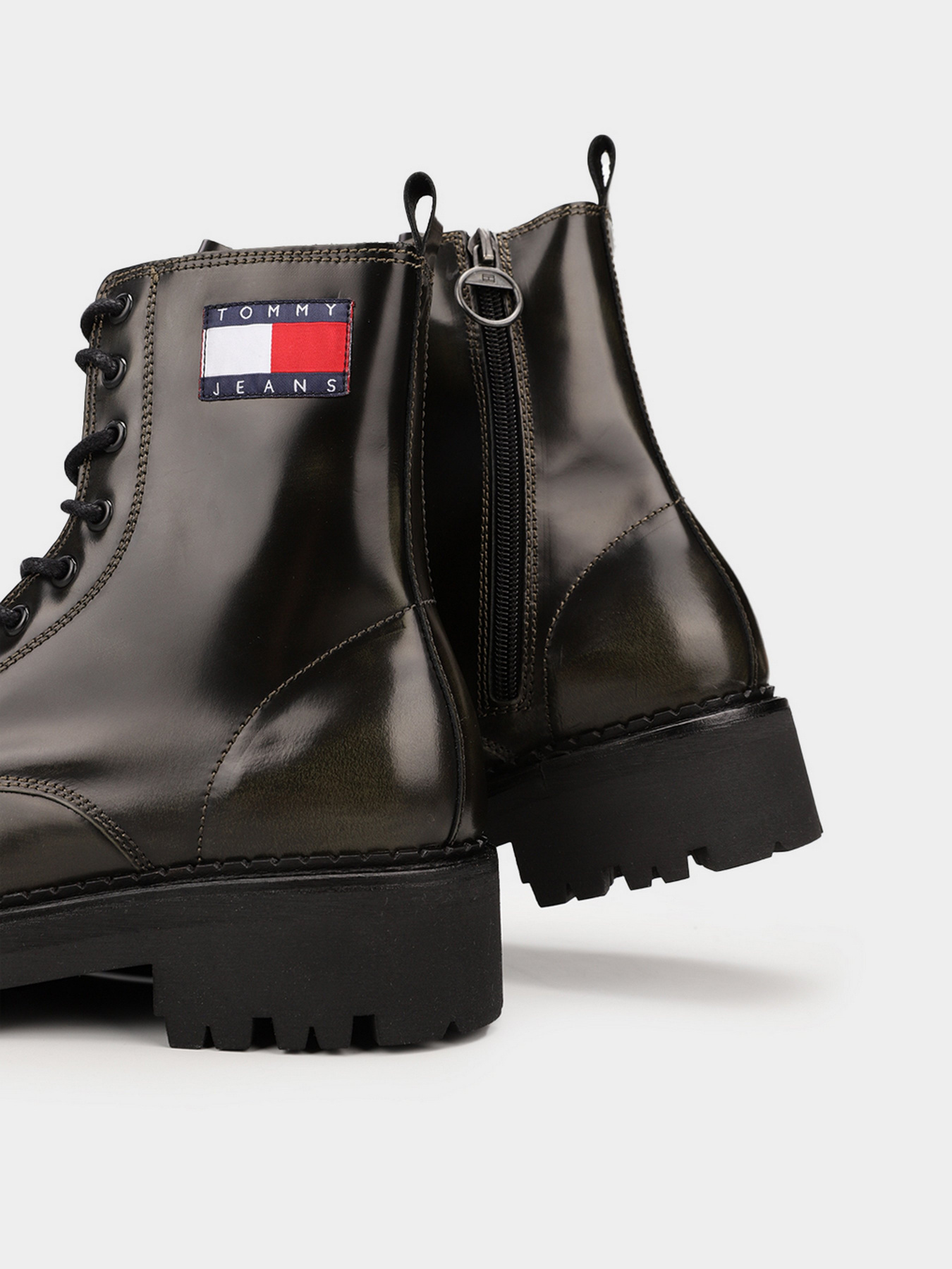Ботинки и сапоги Tommy Hilfiger Badge Cleat Leather модель EN0EN01546-RBN Ботинки и сапоги Tommy Hilfiger Badge Cleat Leather модель EN0EN01546-RBN Фото