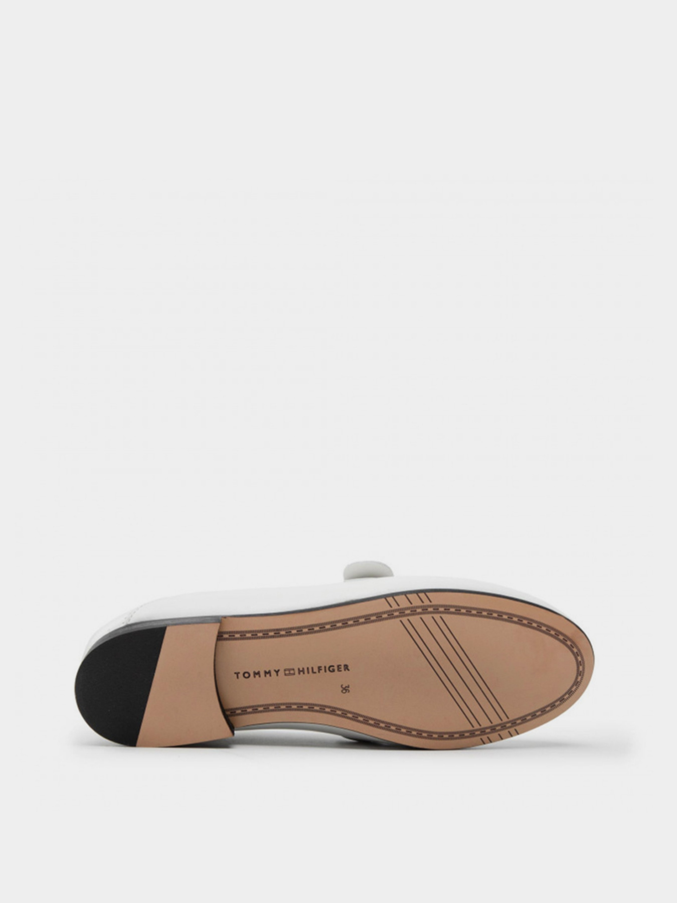 Туфли и лоферы Tommy Hilfiger ESSENTIAL LEATHER LOAFERS модель FW0FW05786-YBL Туфли и лоферы Tommy Hilfiger ESSENTIAL LEATHER LOAFERS модель FW0FW05786-YBL Фото