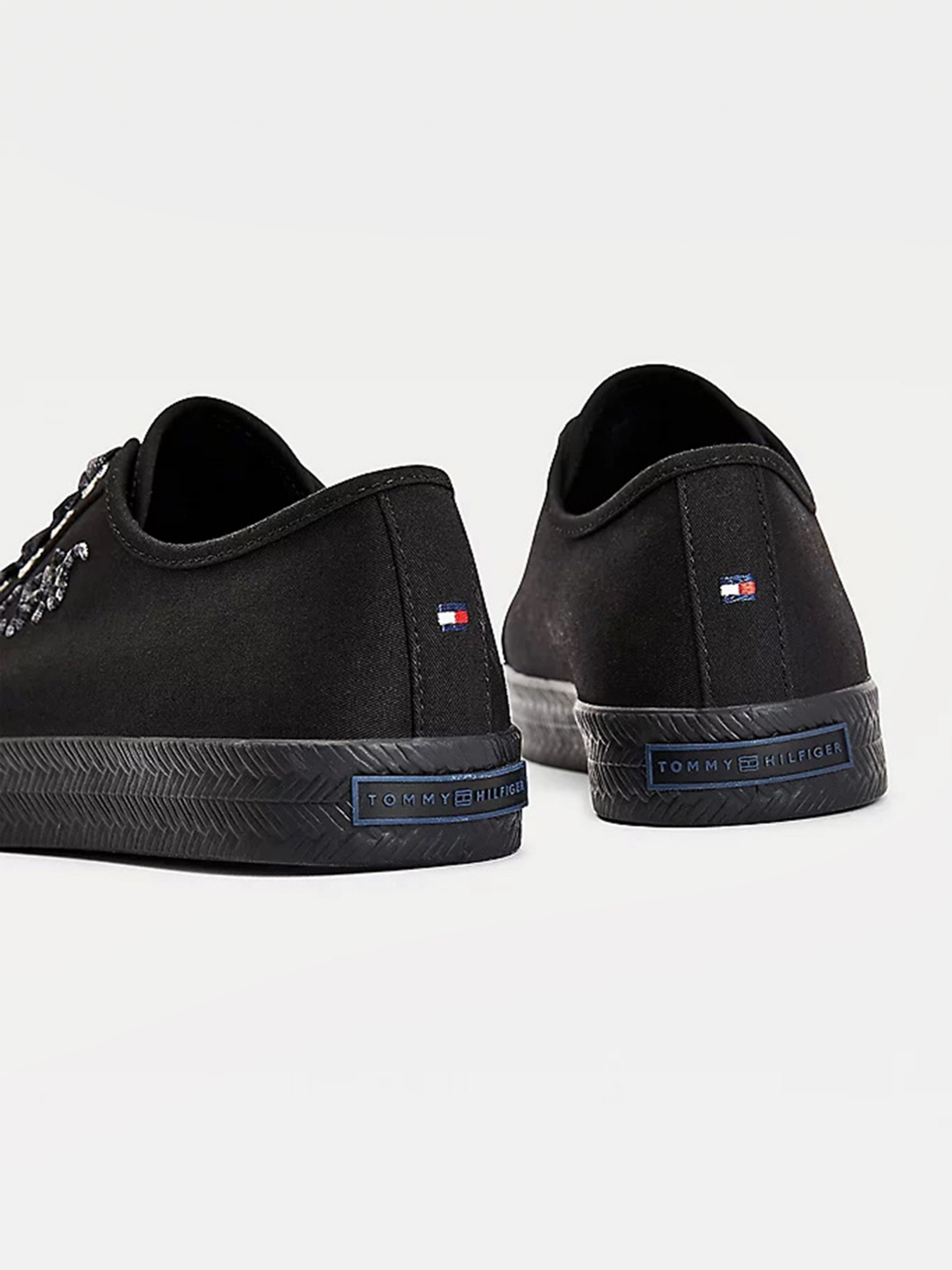 Кеды Tommy Hilfiger ESSENTIAL GRADIENT SIGNATURE LOGO TRAINERS модель FW0FW05802-BDS Фото