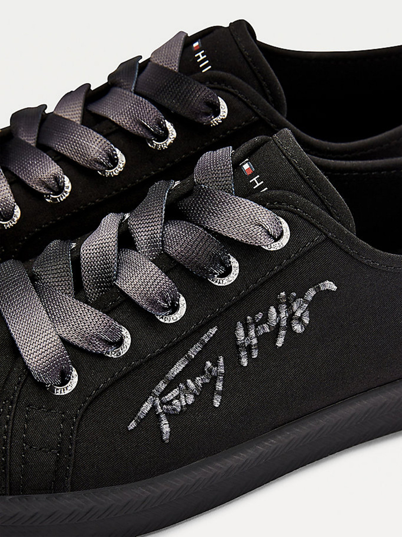 Кеды Tommy Hilfiger ESSENTIAL GRADIENT SIGNATURE LOGO TRAINERS модель FW0FW05802-BDS Фото