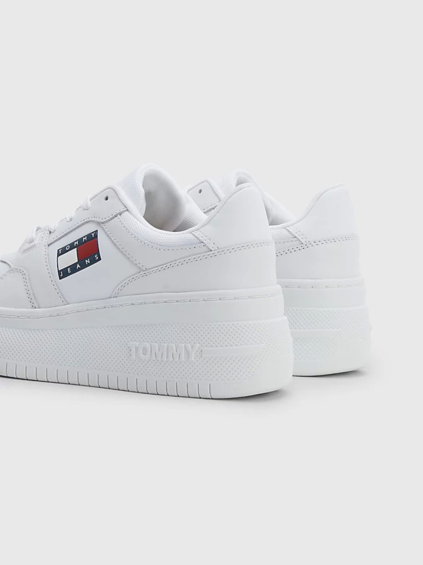 Кросівки Tommy Hilfiger модель EN0EN02086-0K4 Фото