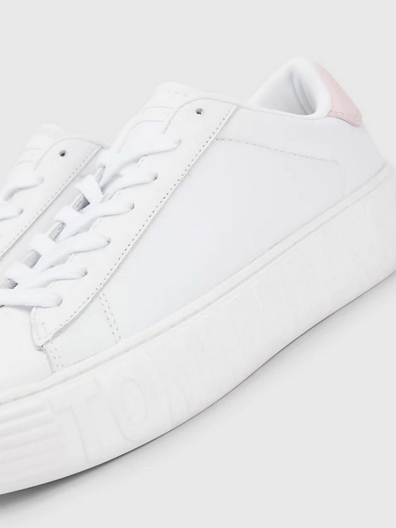 Кросівки Tommy Hilfiger модель EN0EN02137-0K4 Фото