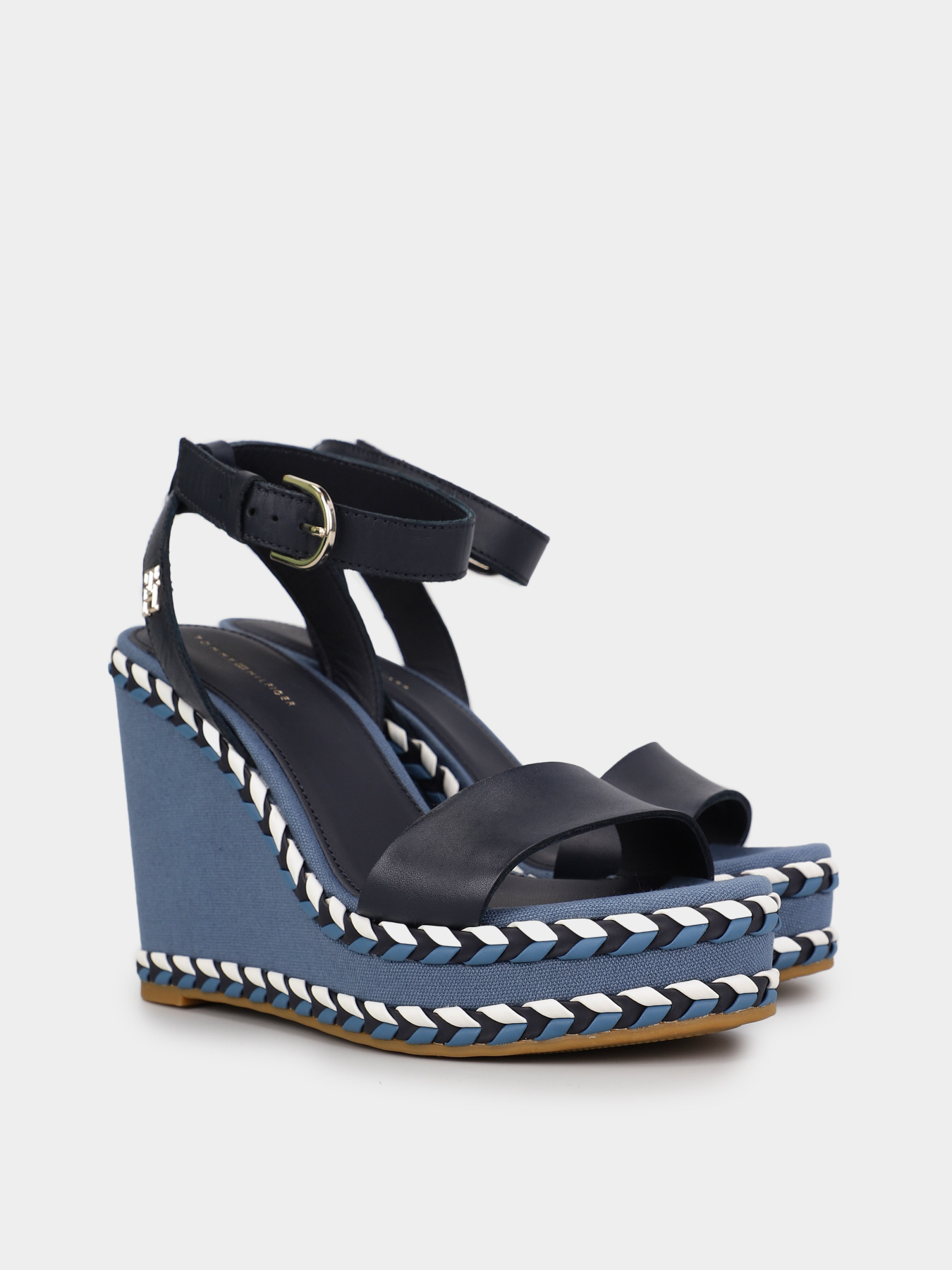 Босоніжки Tommy Hilfiger модель FW0FW07009-DW6 Босоніжки Tommy Hilfiger модель FW0FW07009-DW6 Фото