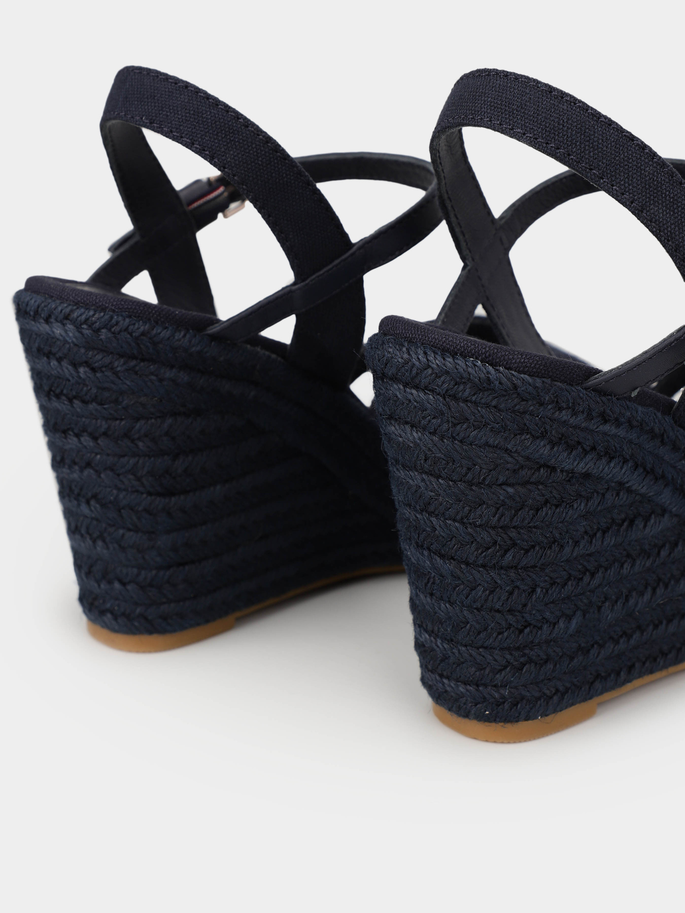 Босоніжки Tommy Hilfiger модель FW0FW07220-DW6 Босоніжки Tommy Hilfiger модель FW0FW07220-DW6 Фото