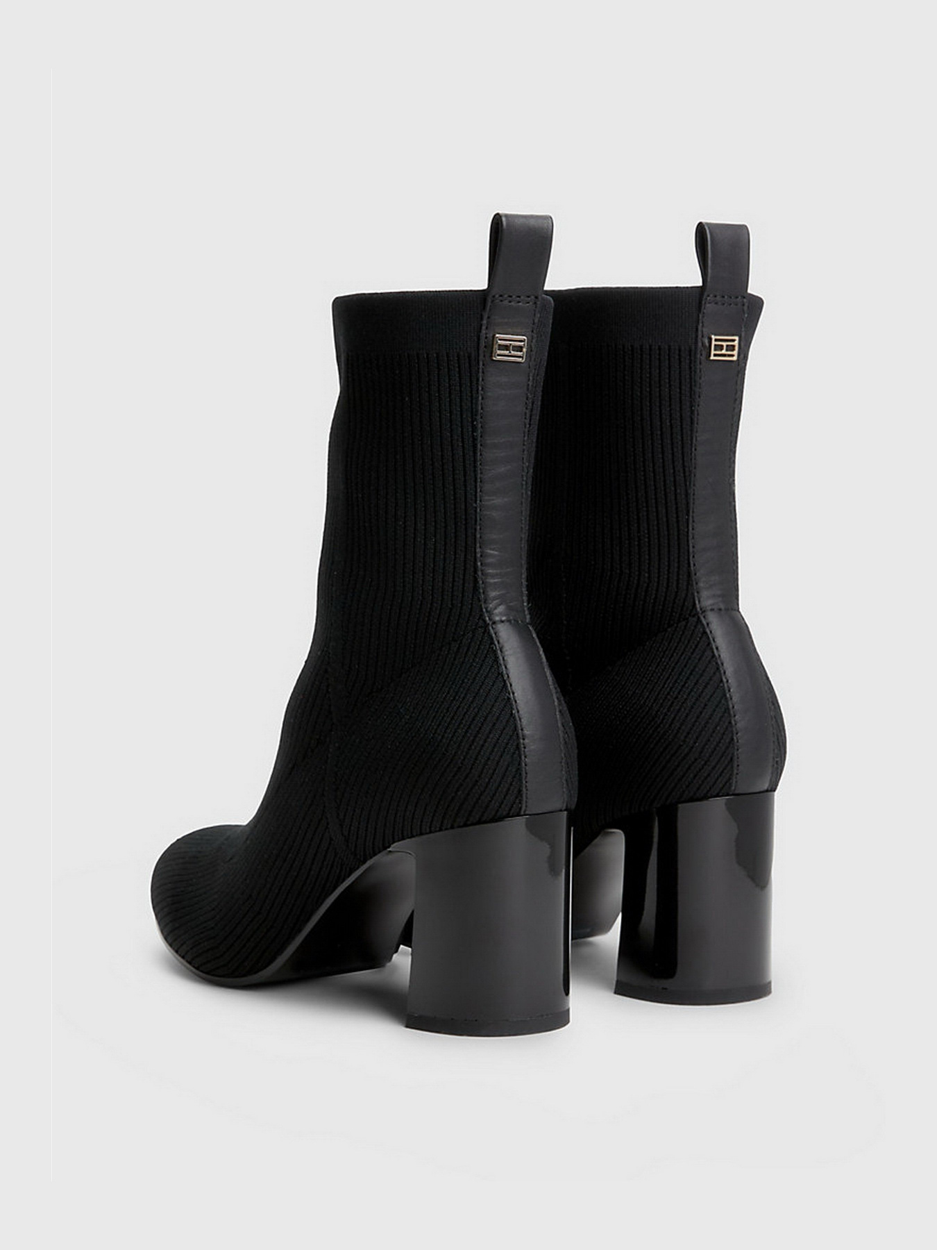 Ботинки и сапоги Tommy Hilfiger ESSENTIAL KNITTED MID HEEL ANKLE модель FW0FW07405-BDS Ботинки и сапоги Tommy Hilfiger ESSENTIAL KNITTED MID HEEL ANKLE модель FW0FW07405-BDS Фото