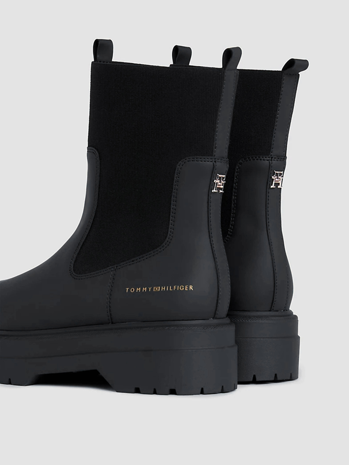 Ботинки и сапоги Tommy Hilfiger CHUNKY CLEAT RAIN модель FW0FW07226-BDS Ботинки и сапоги Tommy Hilfiger CHUNKY CLEAT RAIN модель FW0FW07226-BDS Фото