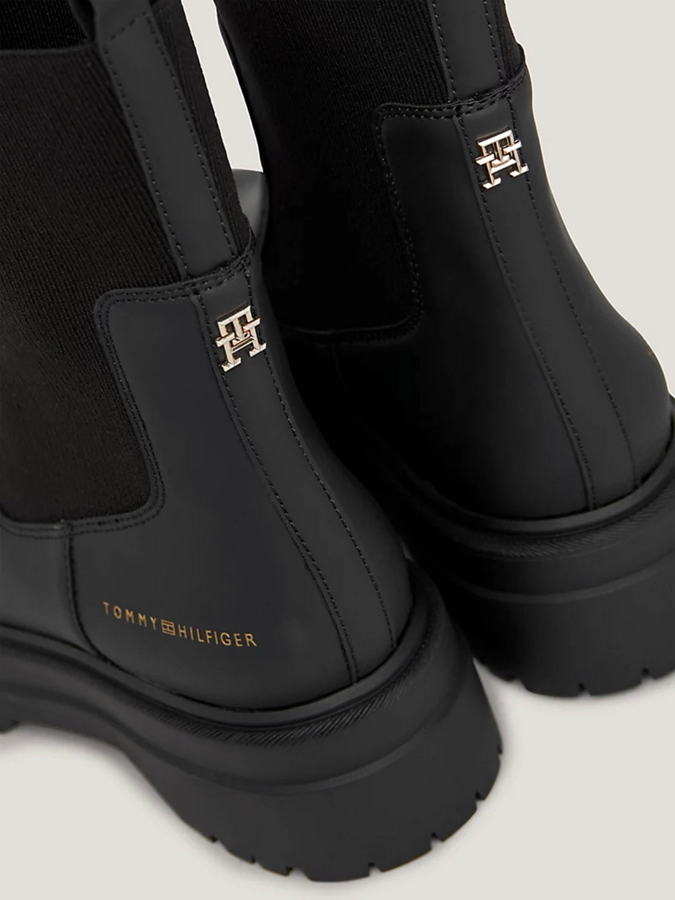 Ботинки и сапоги Tommy Hilfiger CHUNKY CLEAT RAIN модель FW0FW07226-BDS Ботинки и сапоги Tommy Hilfiger CHUNKY CLEAT RAIN модель FW0FW07226-BDS Фото