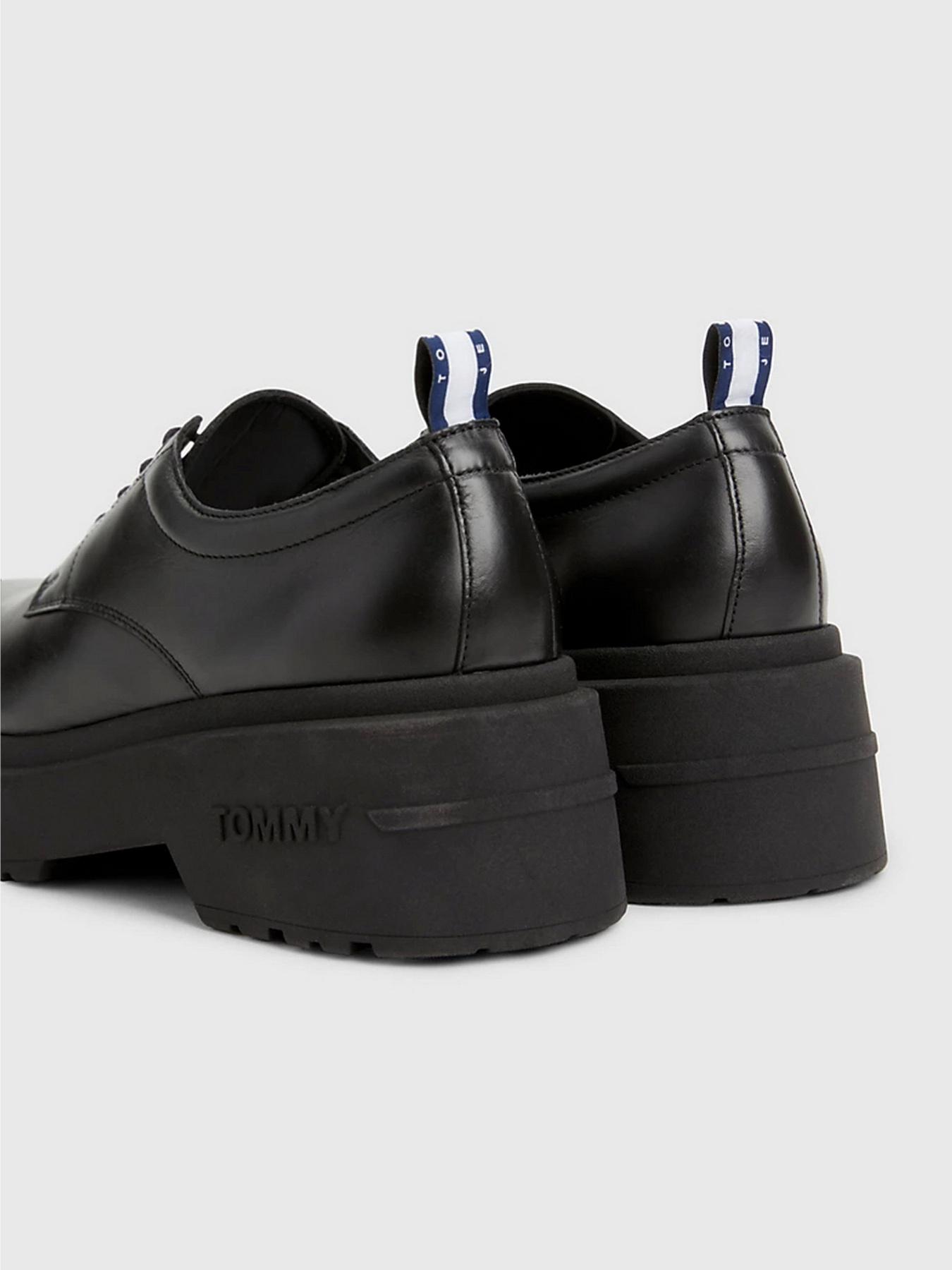 Туфли и лоферы Tommy Hilfiger CHUNKY CLEAT LEATHER DERBY модель EN0EN02219-BDS Туфли и лоферы Tommy Hilfiger CHUNKY CLEAT LEATHER DERBY модель EN0EN02219-BDS Фото