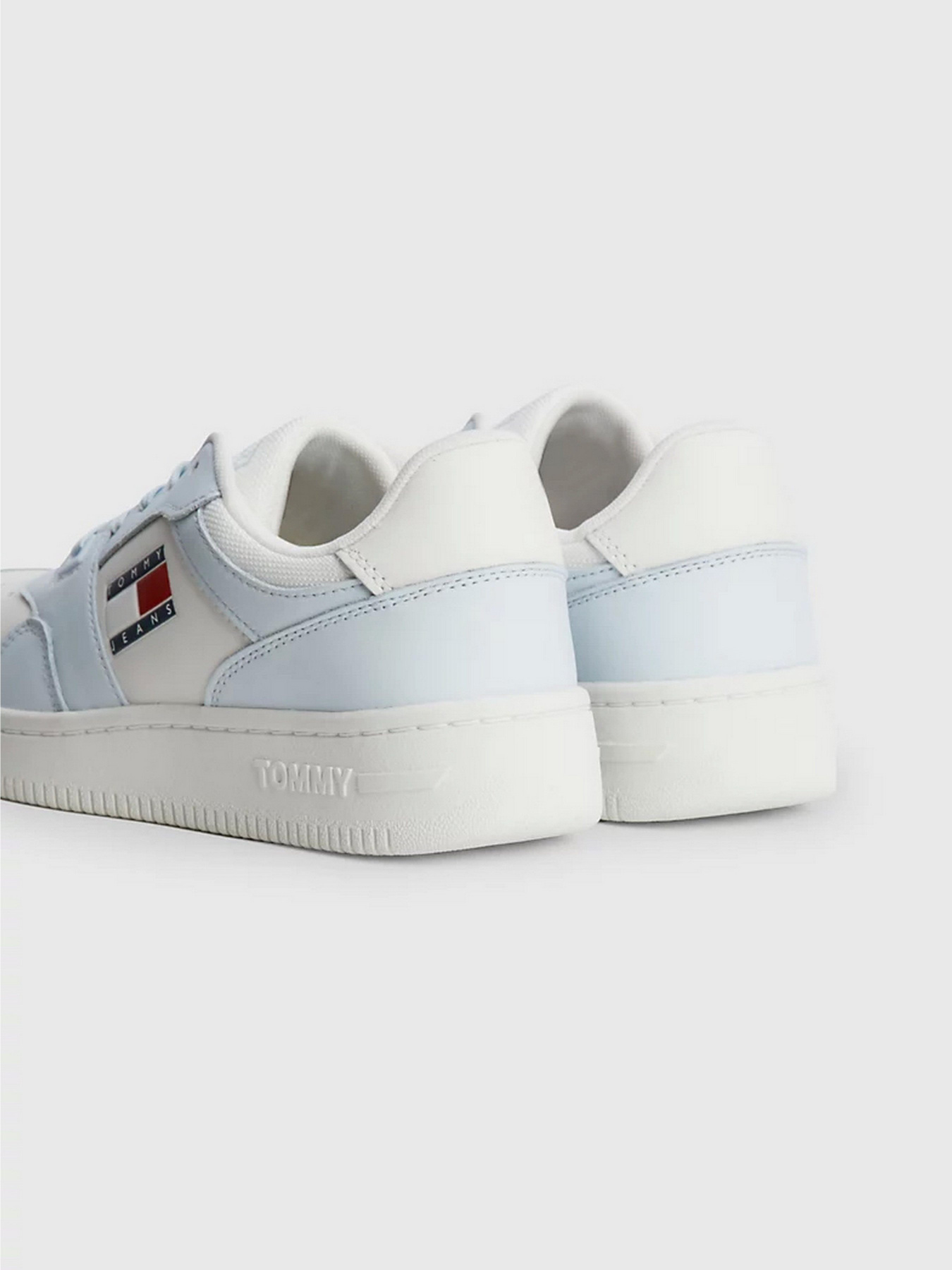Кросівки Tommy Hilfiger RETRO BASKETBALL TRAINERS модель EN0EN02204-CYO Фото
