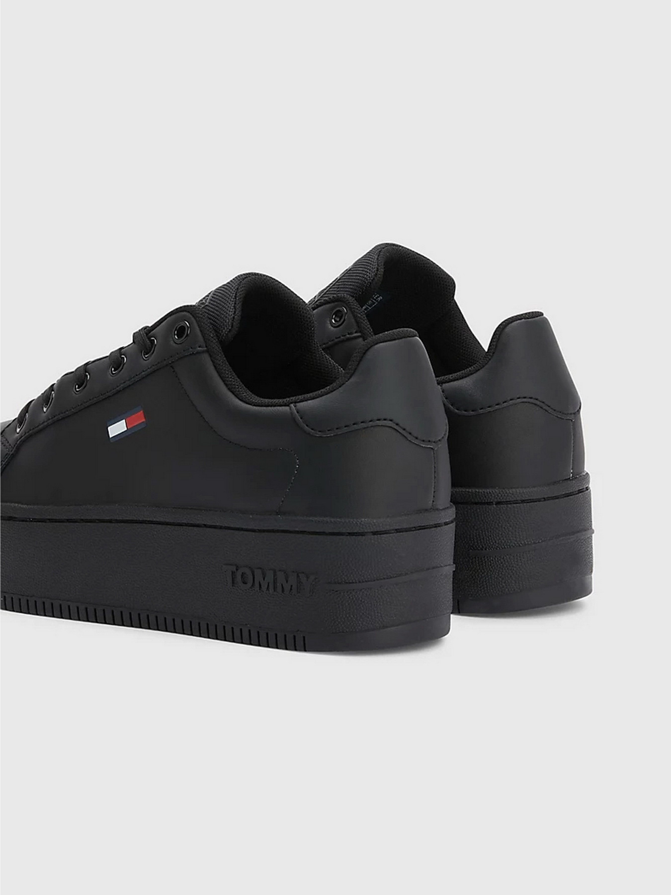 Кросівки Tommy Hilfiger ESSENTIAL FLATFORM модель EN0EN02043-0GK Фото