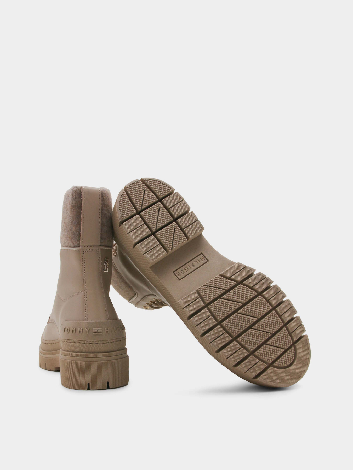 Ботинки и сапоги Tommy Hilfiger Feminine Felt Lace Up Bootie модель FW0FW07500-ABO Ботинки и сапоги Tommy Hilfiger Feminine Felt Lace Up Bootie модель FW0FW07500-ABO Фото
