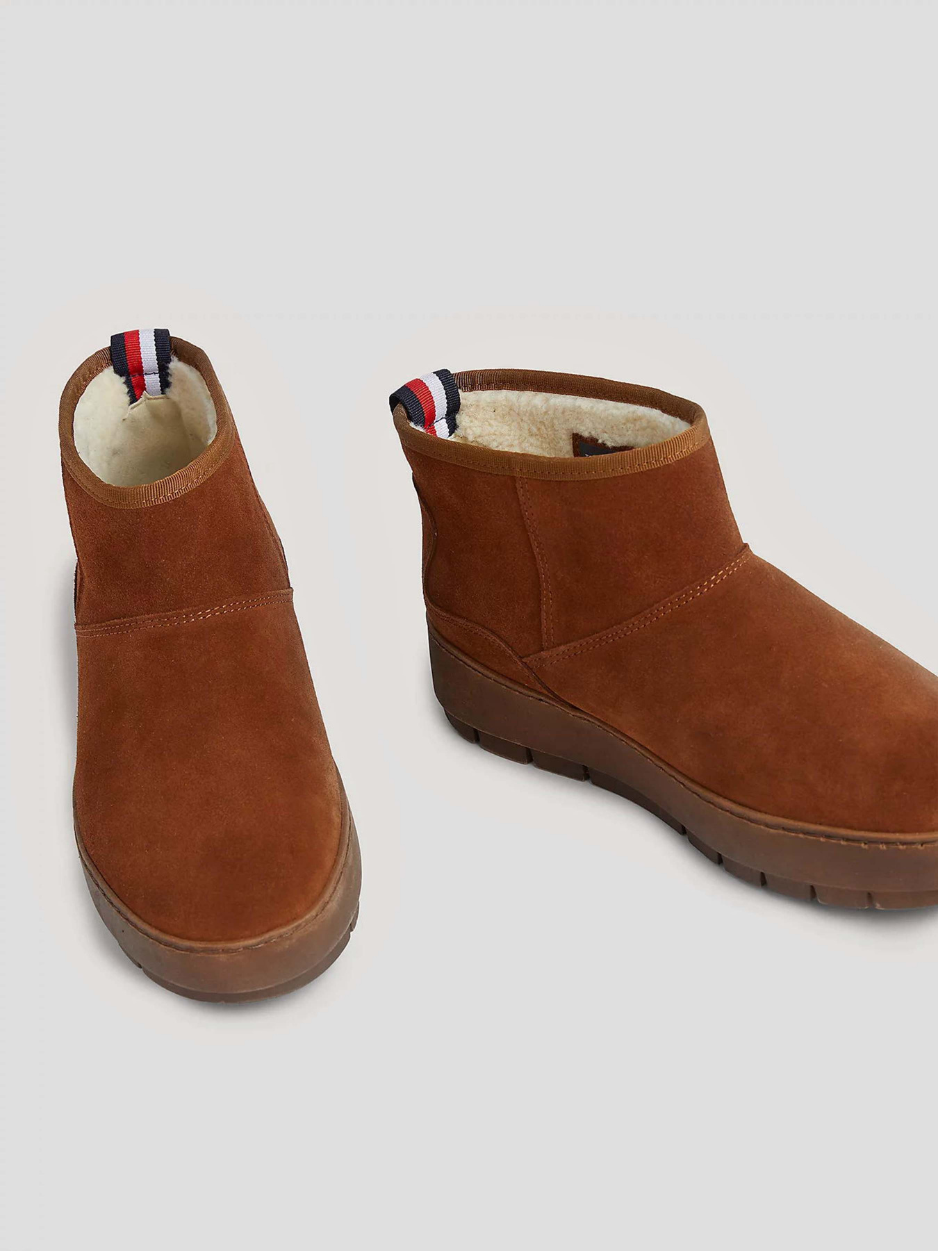 Ботинки и сапоги Tommy Hilfiger Warm Lined Suede Low Snow Boots модель FW0FW07662-GTU Фото