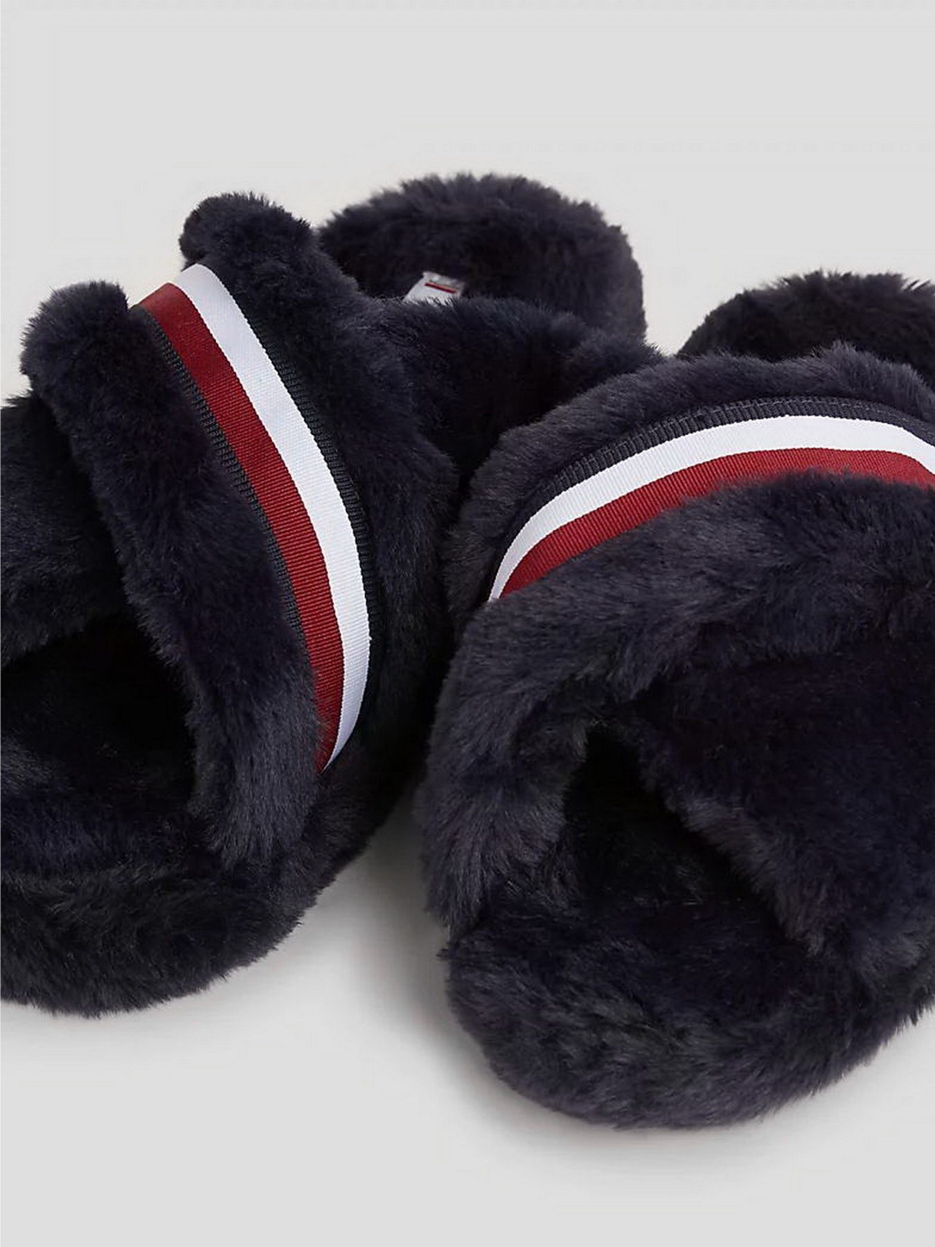 Тапки Tommy Hilfiger Global Stripe Faux Fur Slippers модель FW0FW07551-DW6 Тапки Tommy Hilfiger Global Stripe Faux Fur Slippers модель FW0FW07551-DW6 Фото
